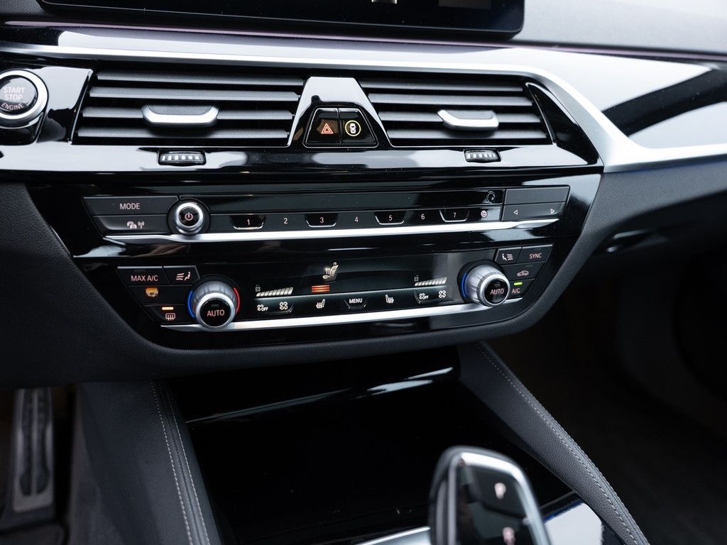 BMW 540d Touring xDrive M-Sport PANO HUD LASER W-LAN foto 21