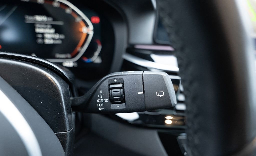 BMW 540d Touring xDrive M-Sport PANO HUD LASER W-LAN foto 25