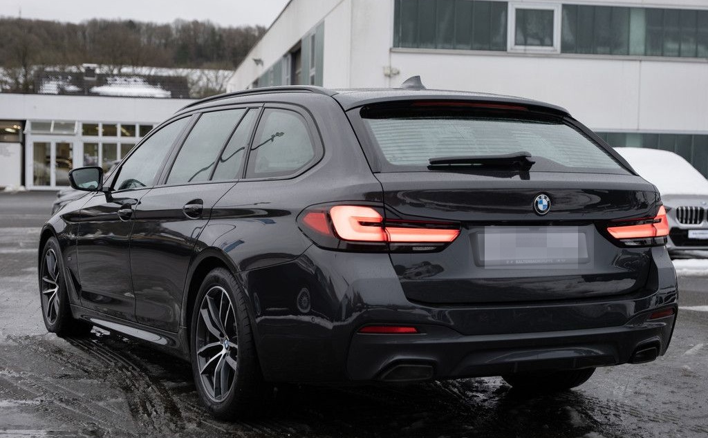 BMW 540d Touring xDrive M-Sport PANO HUD LASER W-LAN foto 9
