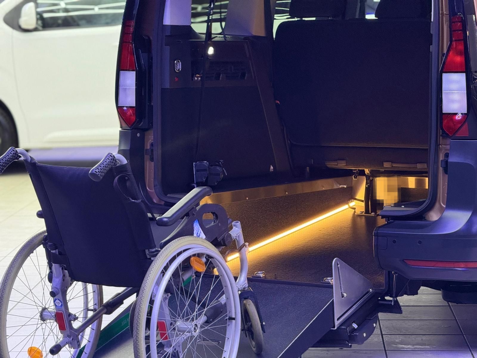 Volkswagen Caddy V Behindertengerecht-Rampe foto 18