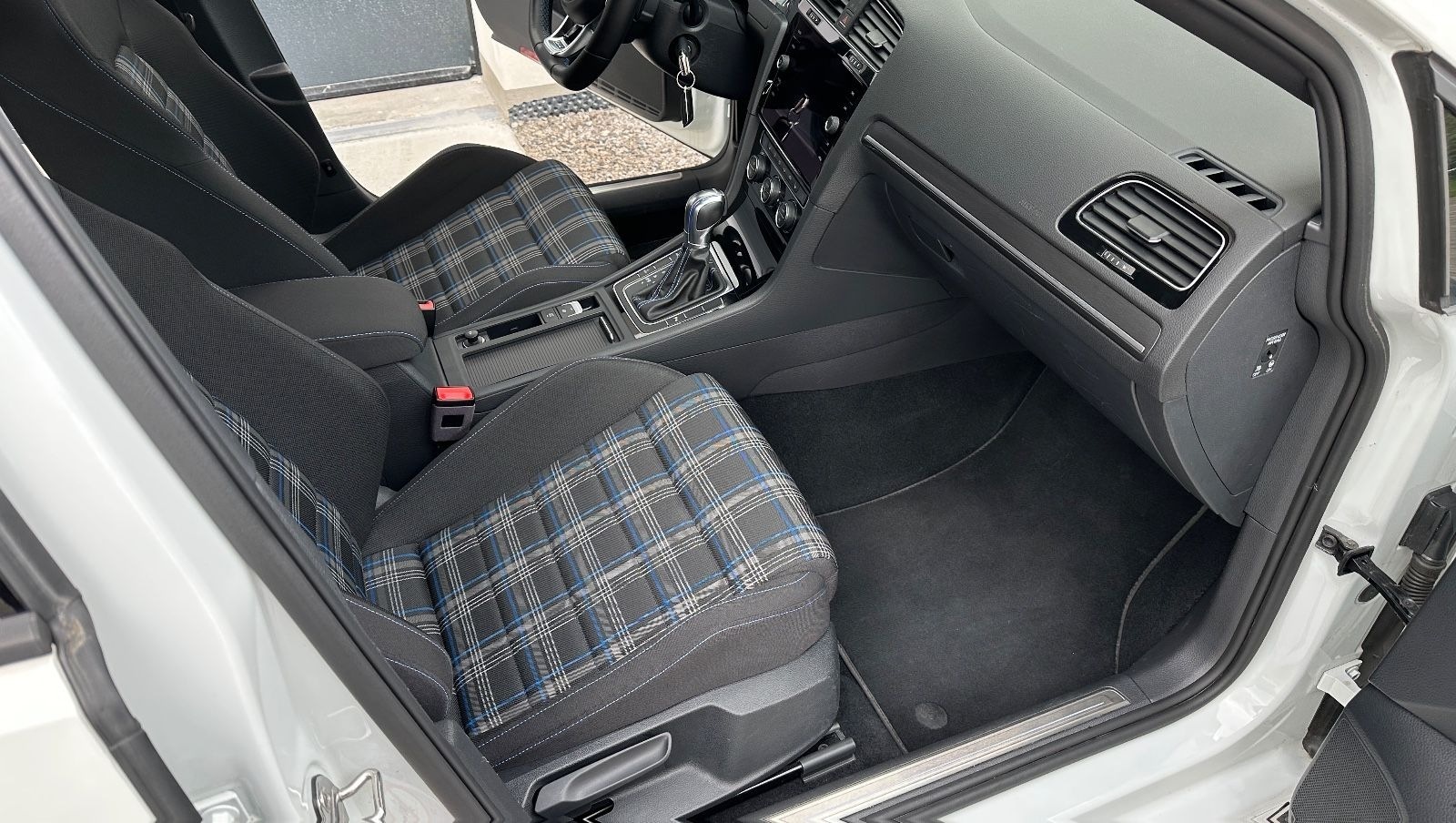 Volkswagen Golf 1.4 TSI DSG GTE AHK ACC CarPlay foto 10