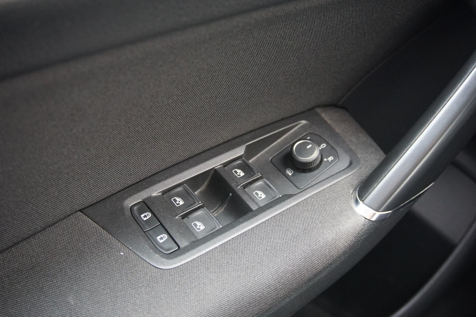 Volkswagen Touran 2.0TDI DSG AHK Navi ACC PDC SHZ 7-S Kamer foto 21