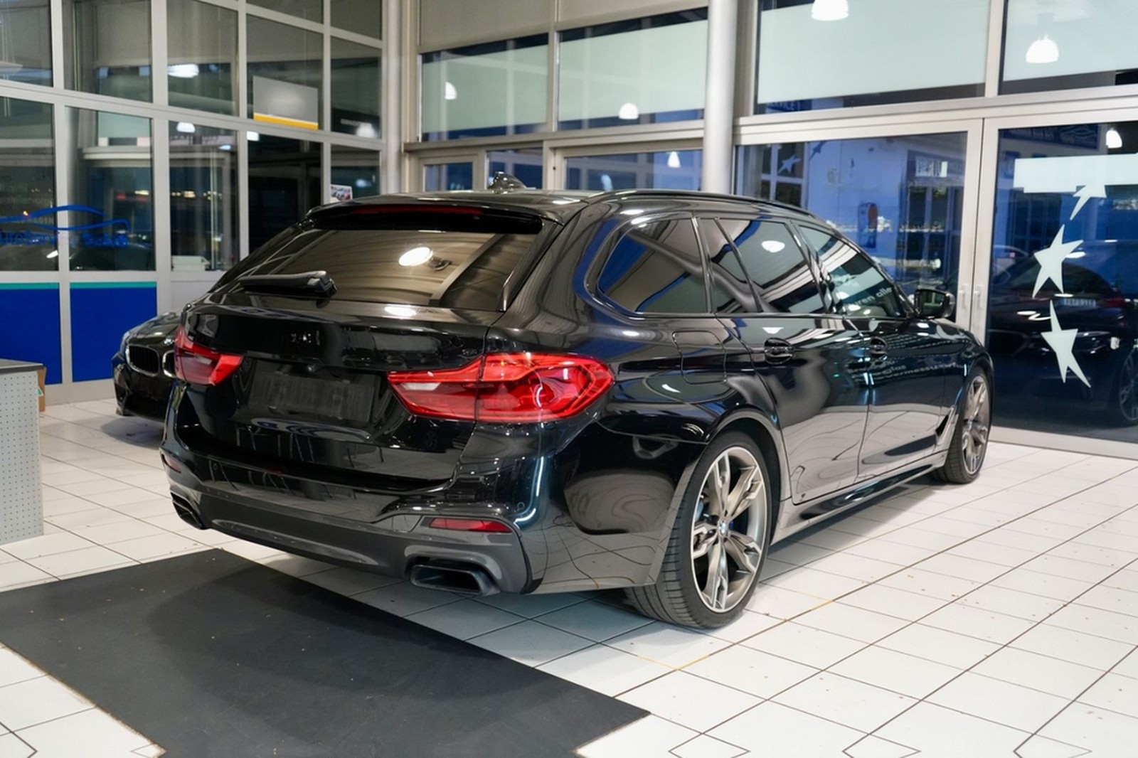 BMW M550 5 Touring M550 d xDrive foto 4
