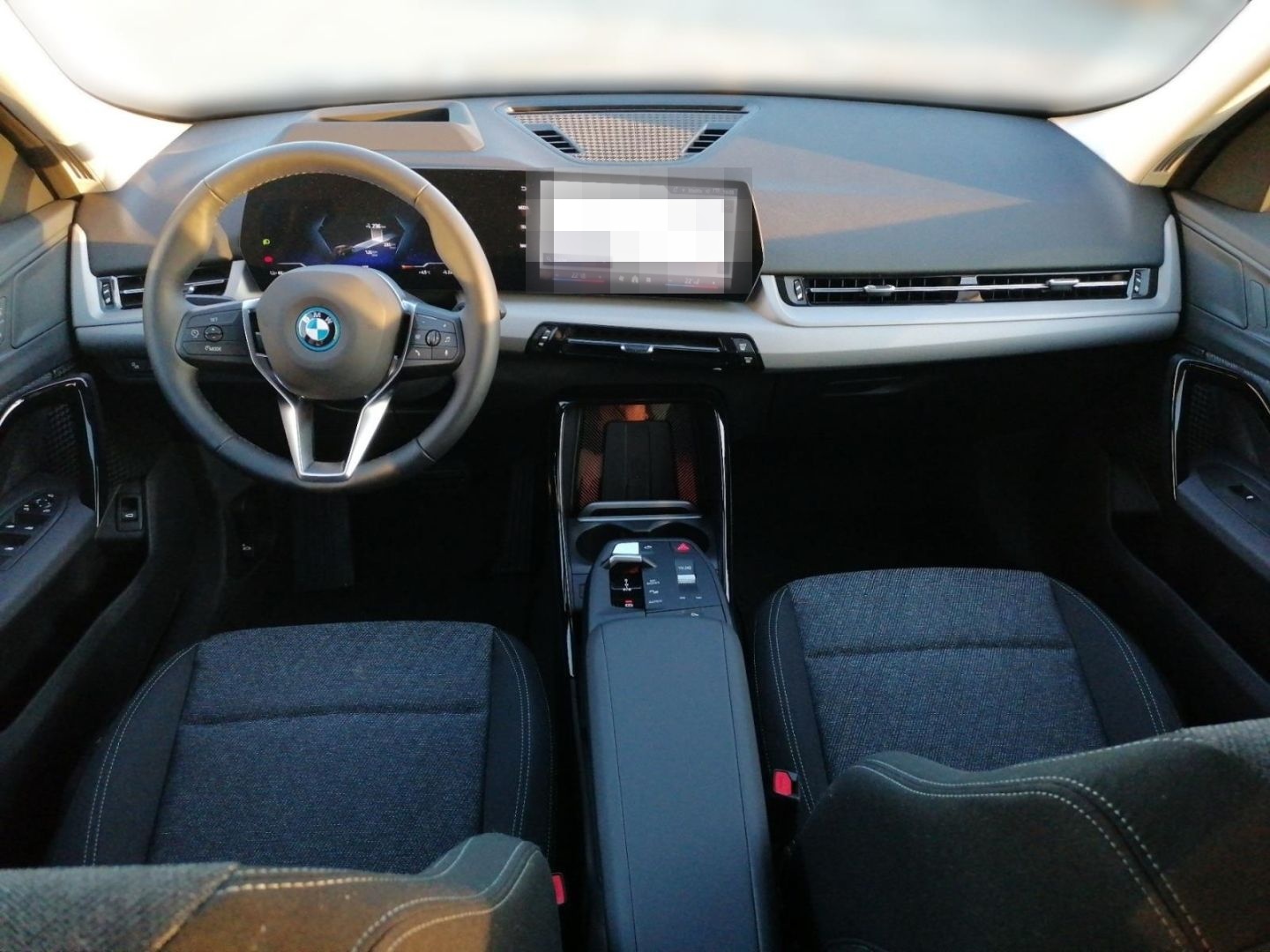 BMW iX1 eDrive20 AZV HUD Adapt.LED Massage PA+ DA+ foto 11