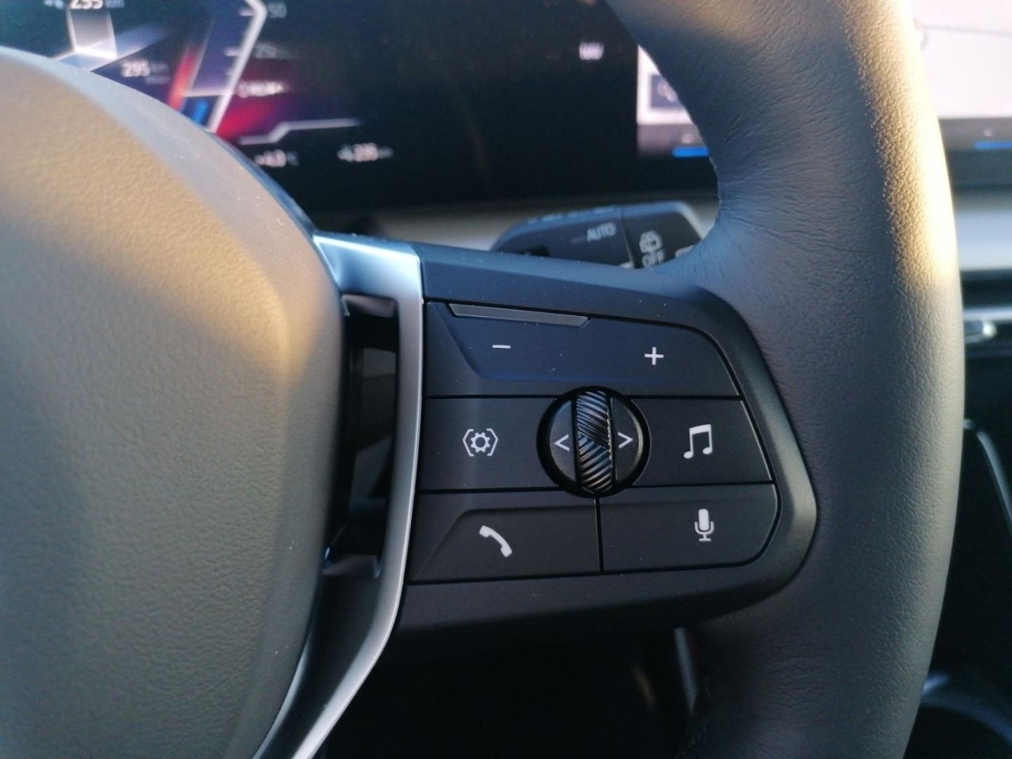 BMW iX1 eDrive20 AZV HUD Adapt.LED Massage PA+ DA+ foto 17