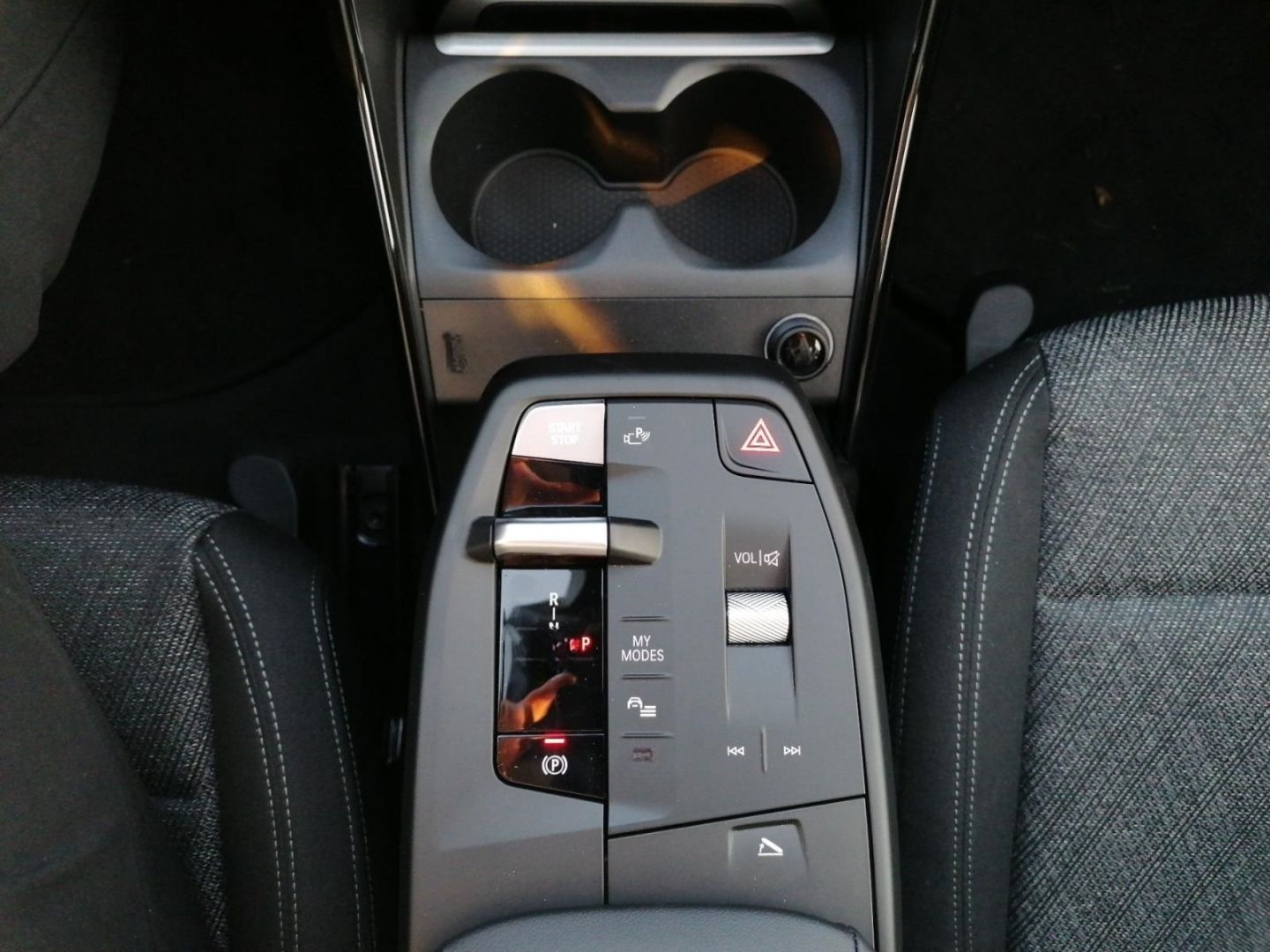 BMW iX1 eDrive20 AZV HUD Adapt.LED Massage PA+ DA+ foto 18