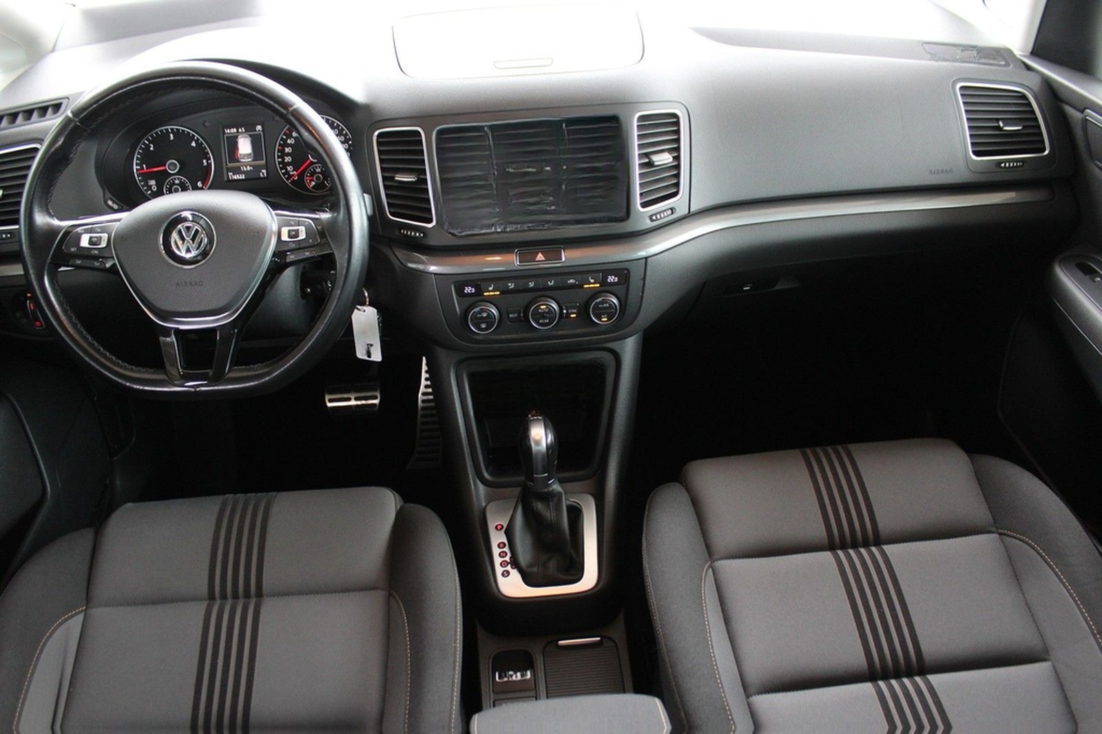 Volkswagen Sharan 2.0 TDI DSG Comfortline  AHK Navi PDC LM  foto 13