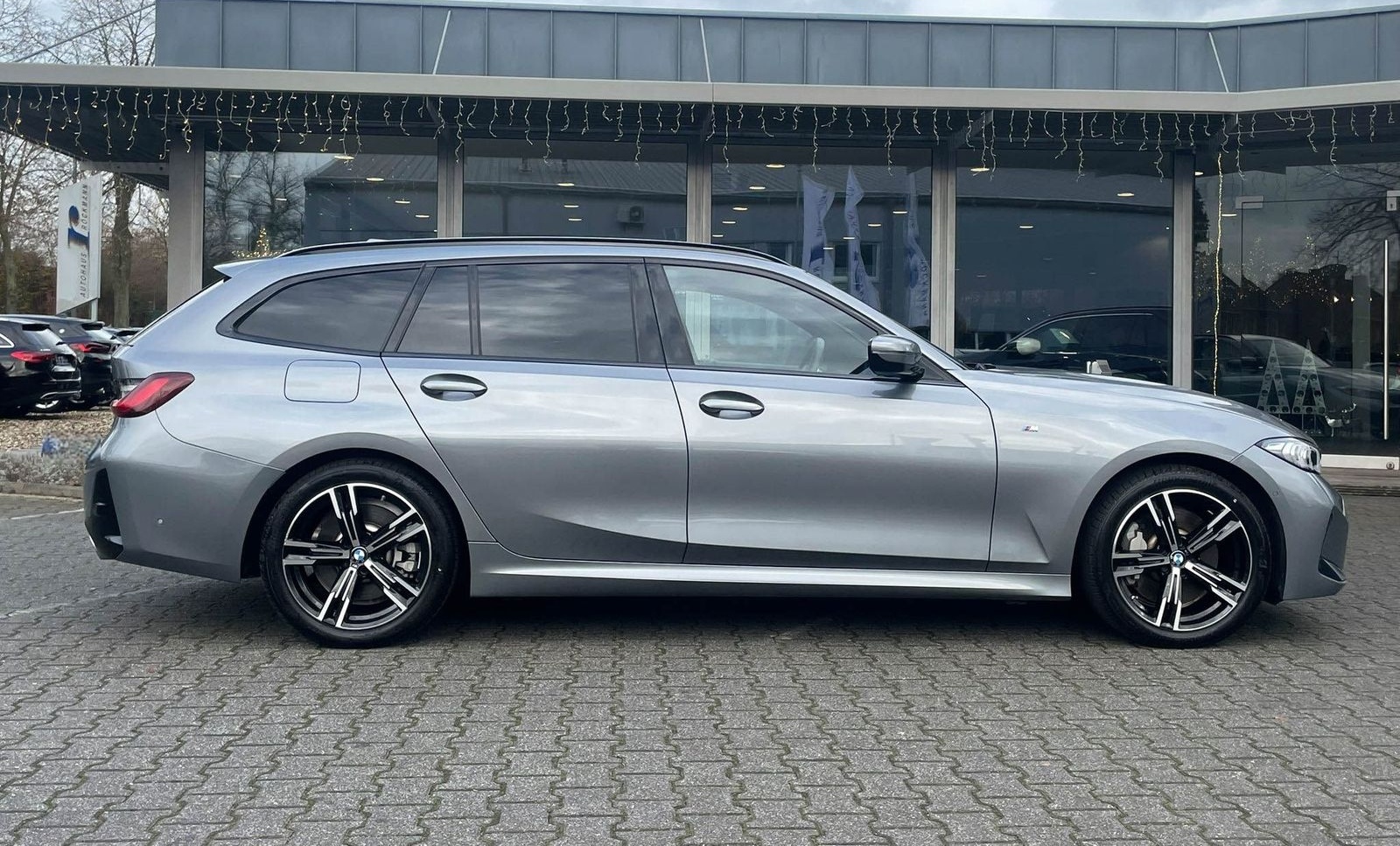 BMW 330i xDrive M-Sport Aut. AHK Navi Live Alcantara foto 5
