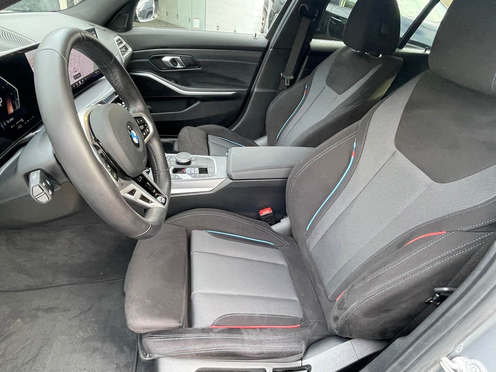 BMW 330i xDrive M-Sport Aut. AHK Navi Live Alcantara foto 8