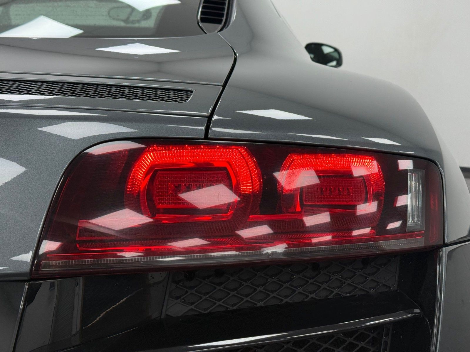 Audi R8 Coupe 5.2 FSI V10 quattro Carbon B&O R-Kamera foto 13