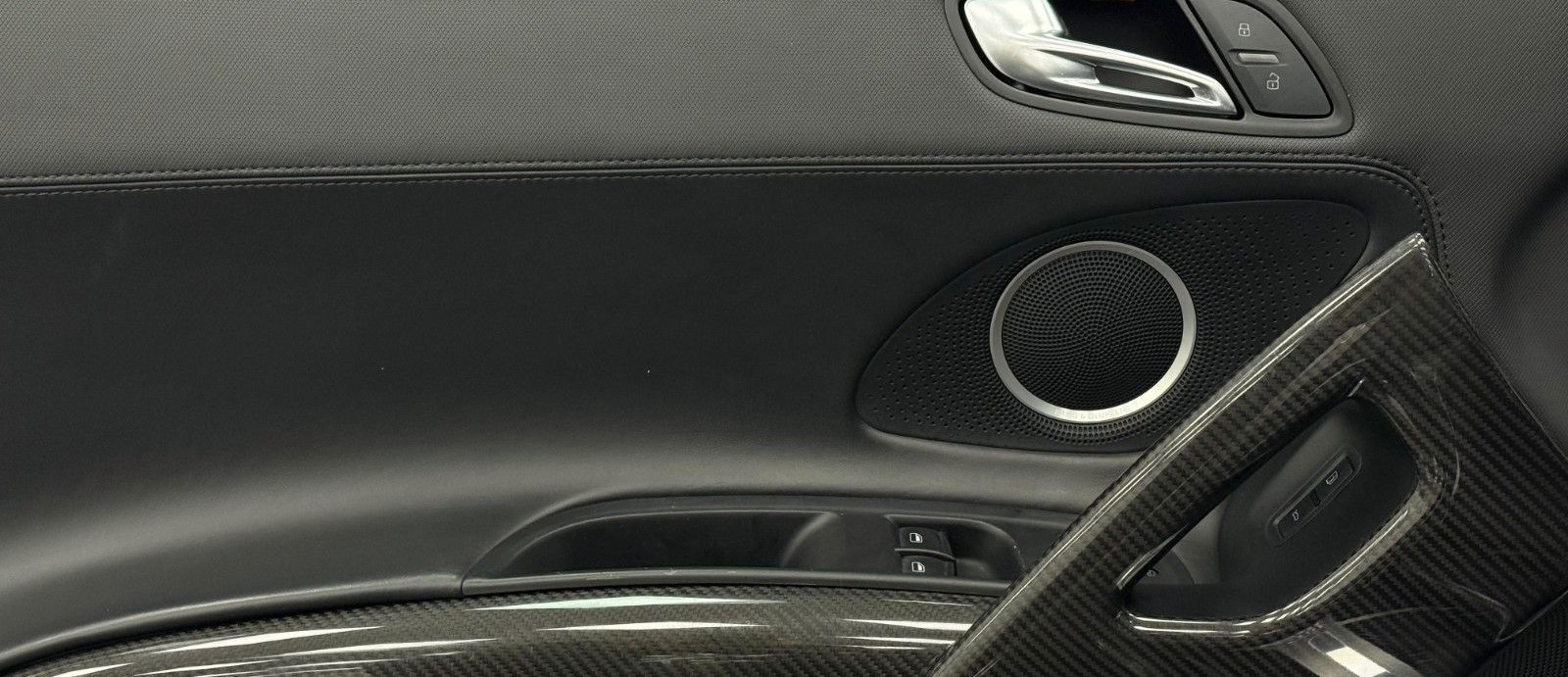 Audi R8 Coupe 5.2 FSI V10 quattro Carbon B&O R-Kamera foto 30