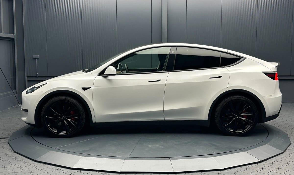 Tesla Model Y Performance Dual AWD ALLWETTER AMBIENTE foto 4