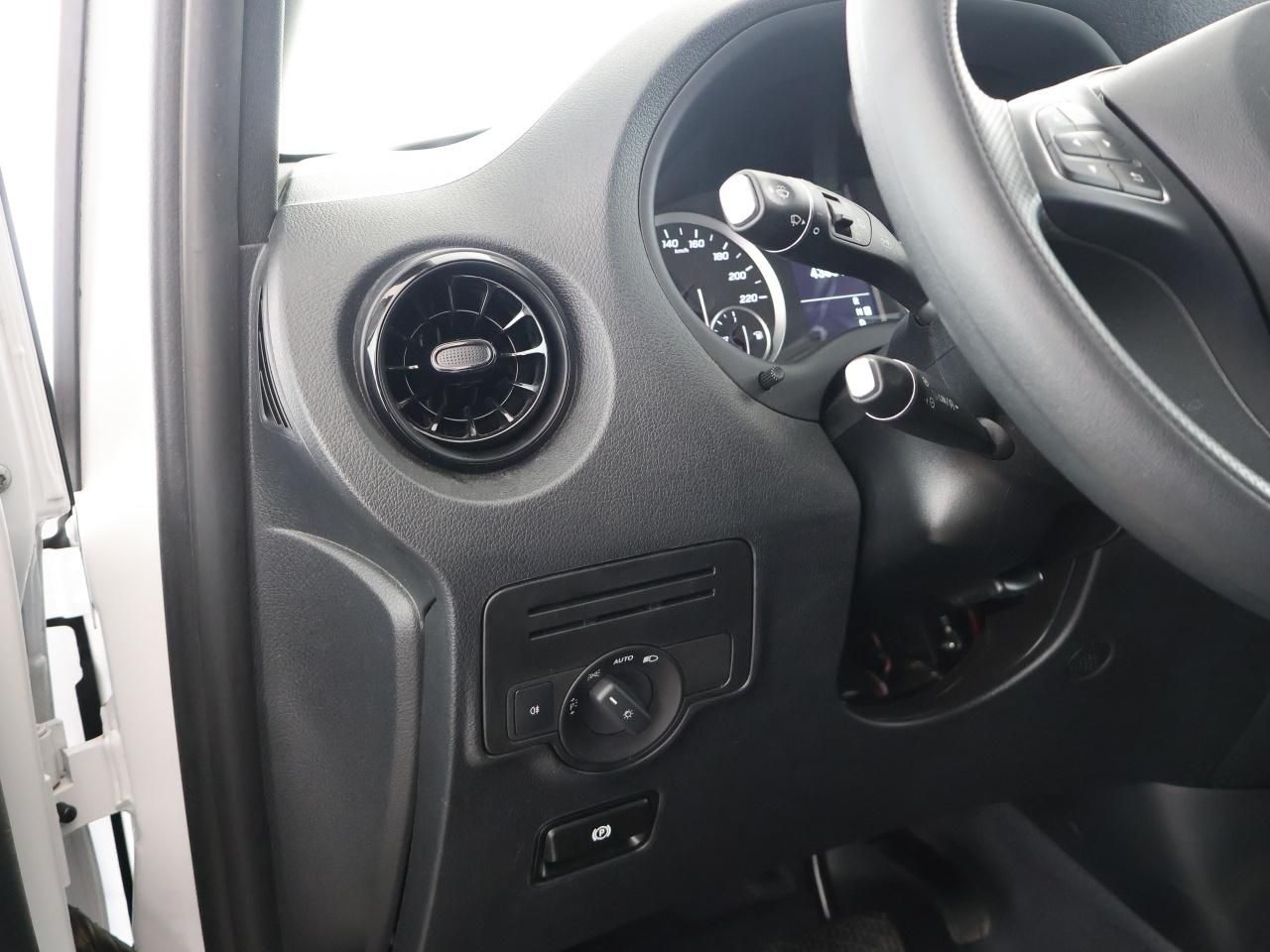 Mercedes-Benz Vito 116 CDI Lang Tourer AUT 9-Sitzer Kamera LED foto 17