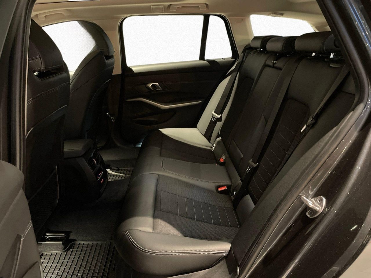 BMW 330e Touring Advantage Pano,Tempo,LiCoPro,PDC foto 11