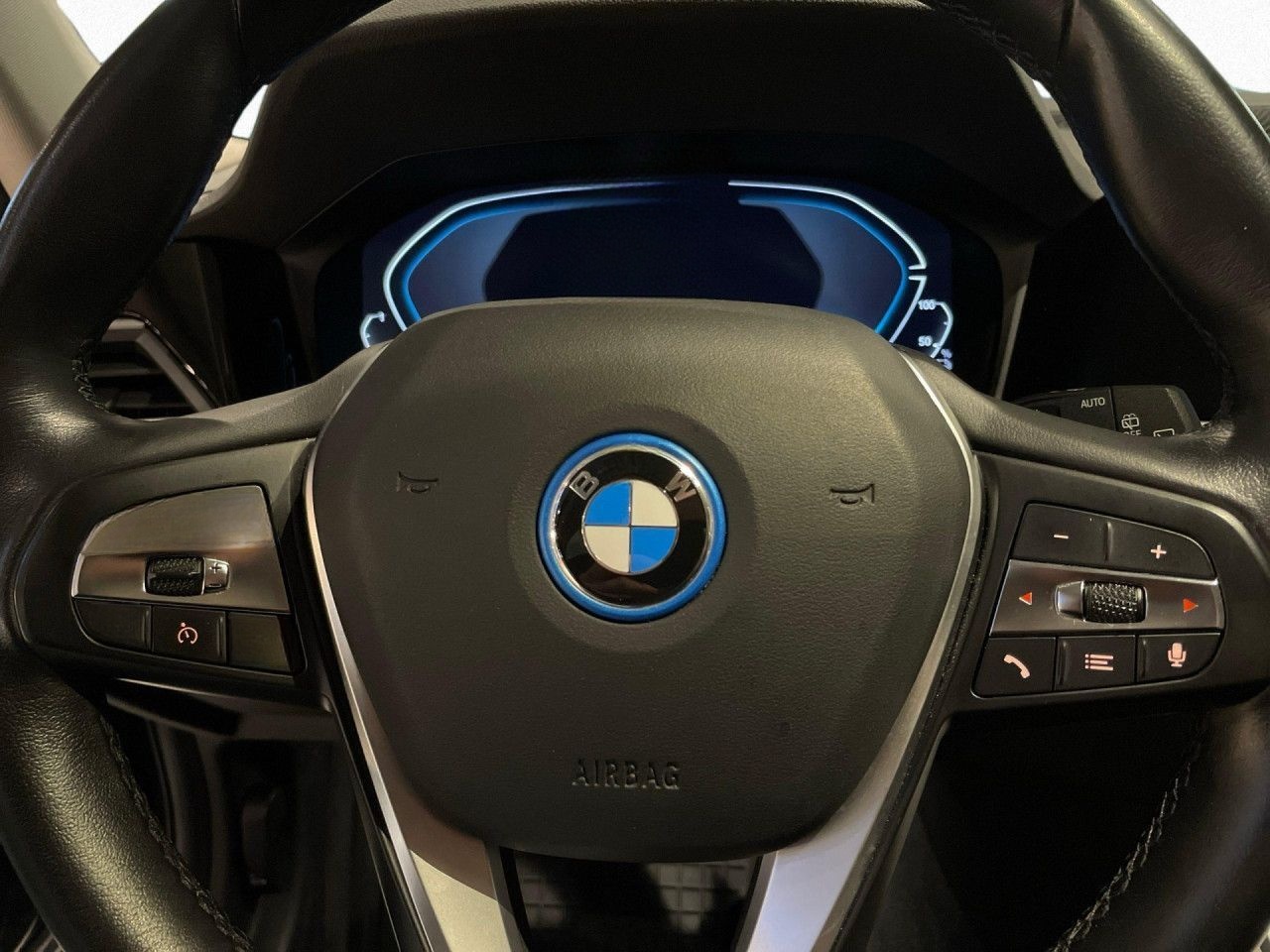 BMW 330e Touring Advantage Pano,Tempo,LiCoPro,PDC foto 17