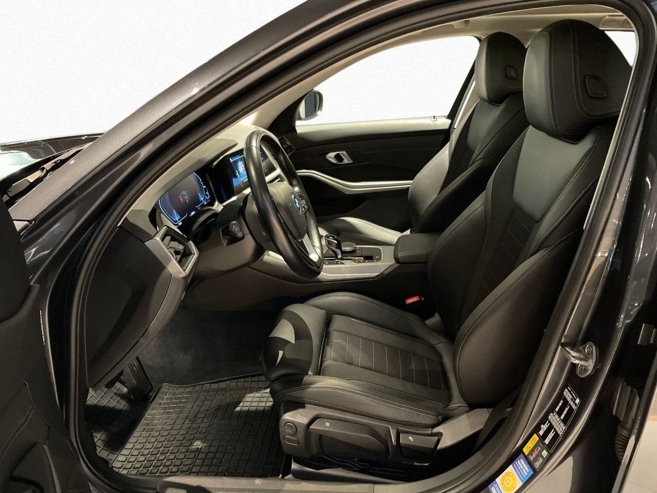 BMW 330e Touring Advantage Pano,Tempo,LiCoPro,PDC foto 9