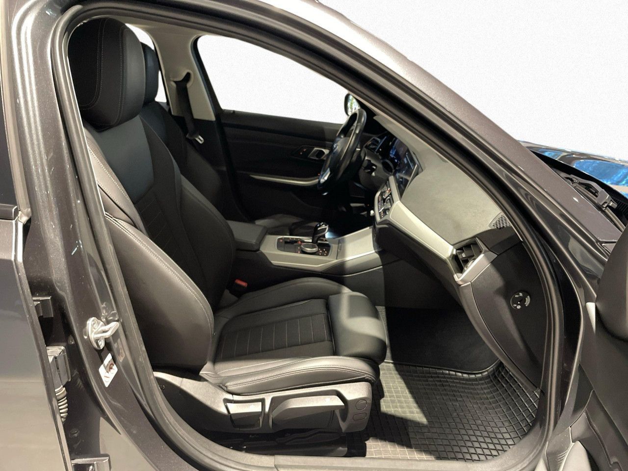BMW 330e Touring Advantage Pano,Tempo,LiCoPro,PDC foto 10