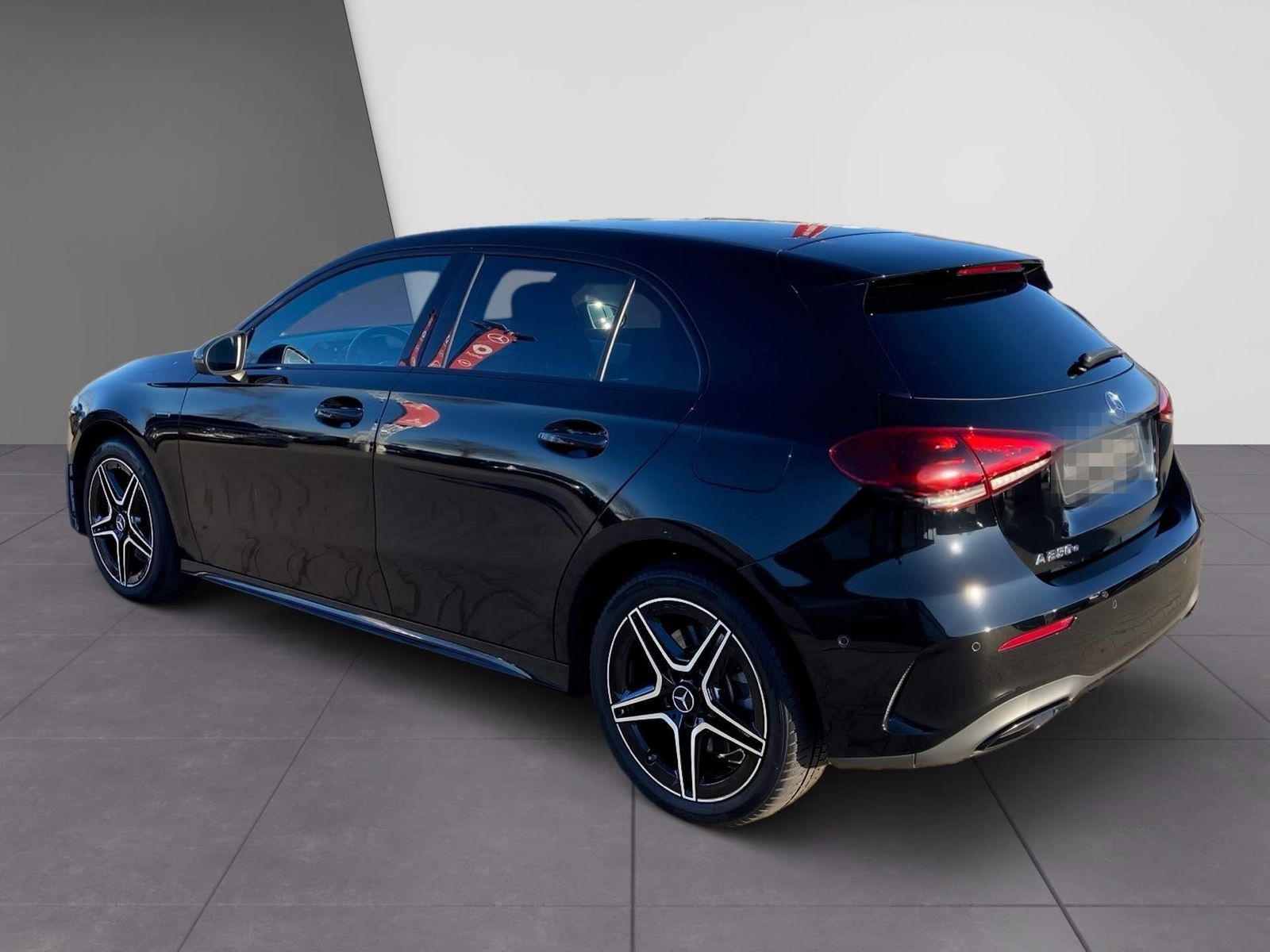 Mercedes-Benz A 250 e AMG+MBUX+Night+SHZ+LED+Kam+Apple foto 4