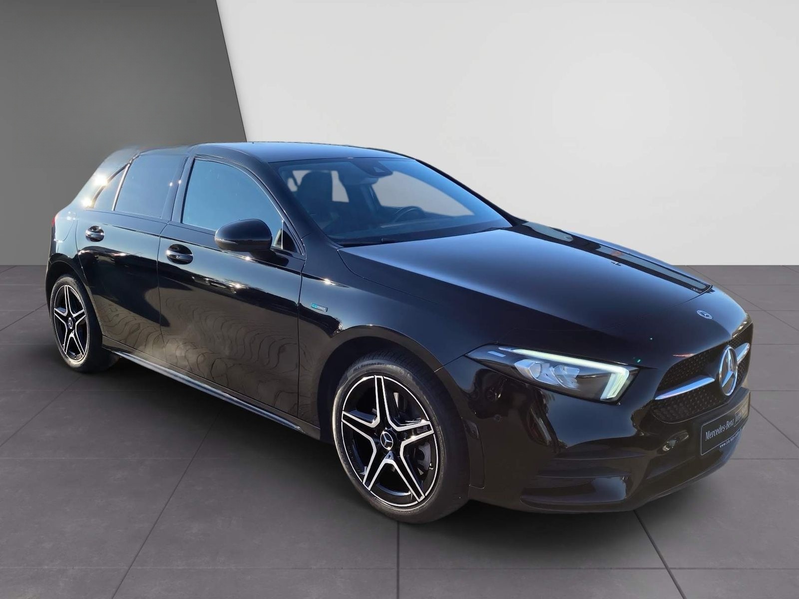 Mercedes-Benz A 250 e AMG+MBUX+Night+SHZ+LED+Kam+Apple foto 6