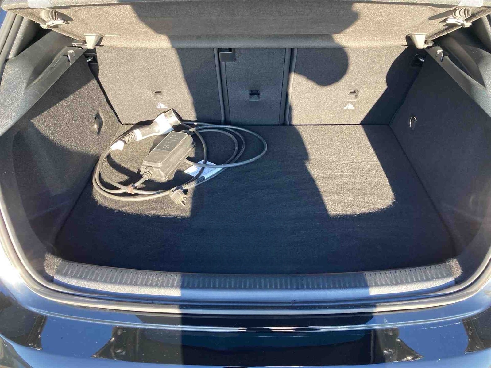 Mercedes-Benz A 250 e AMG+MBUX+Night+SHZ+LED+Kam+Apple foto 8