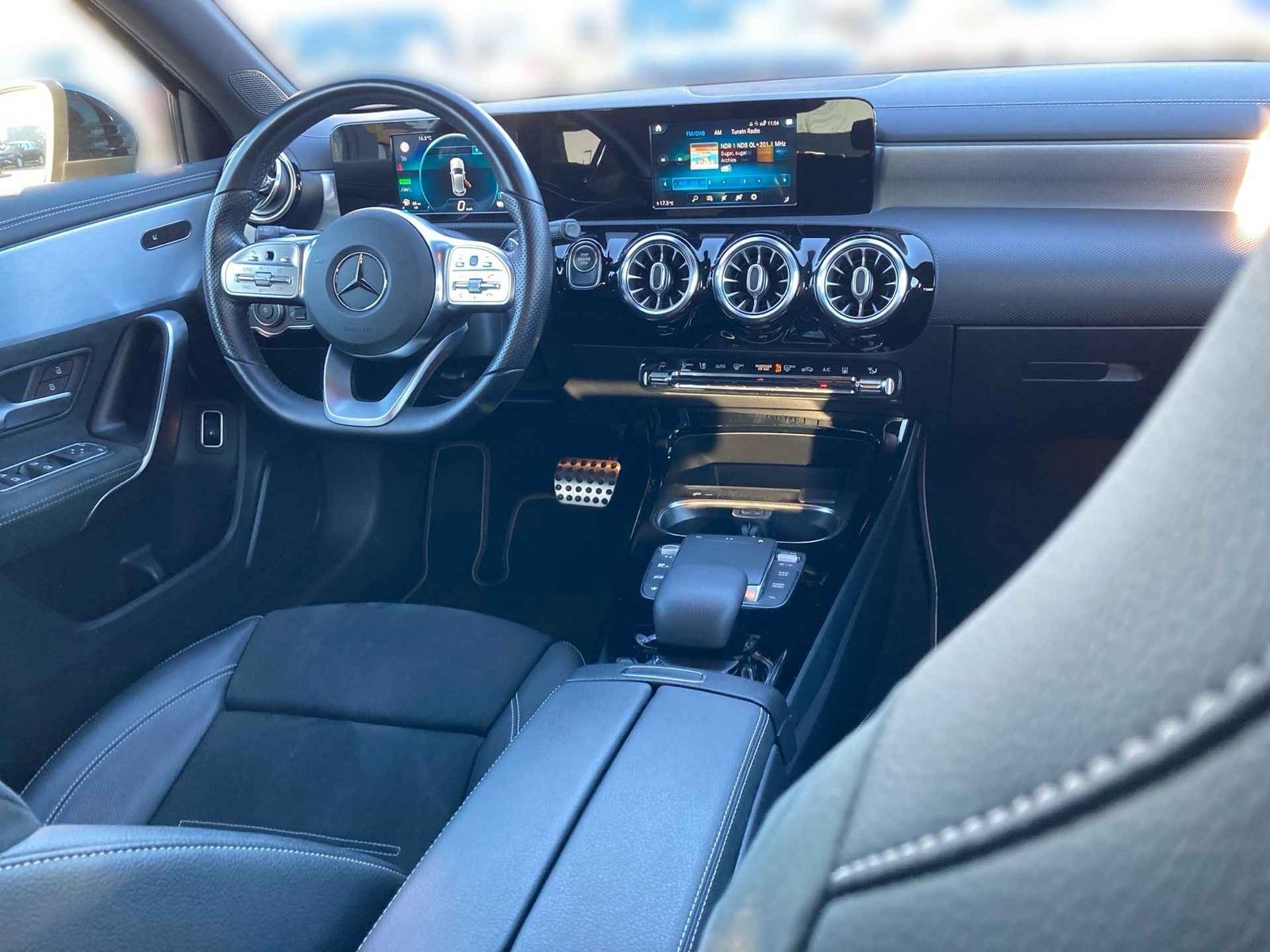 Mercedes-Benz A 250 e AMG+MBUX+Night+SHZ+LED+Kam+Apple foto 9
