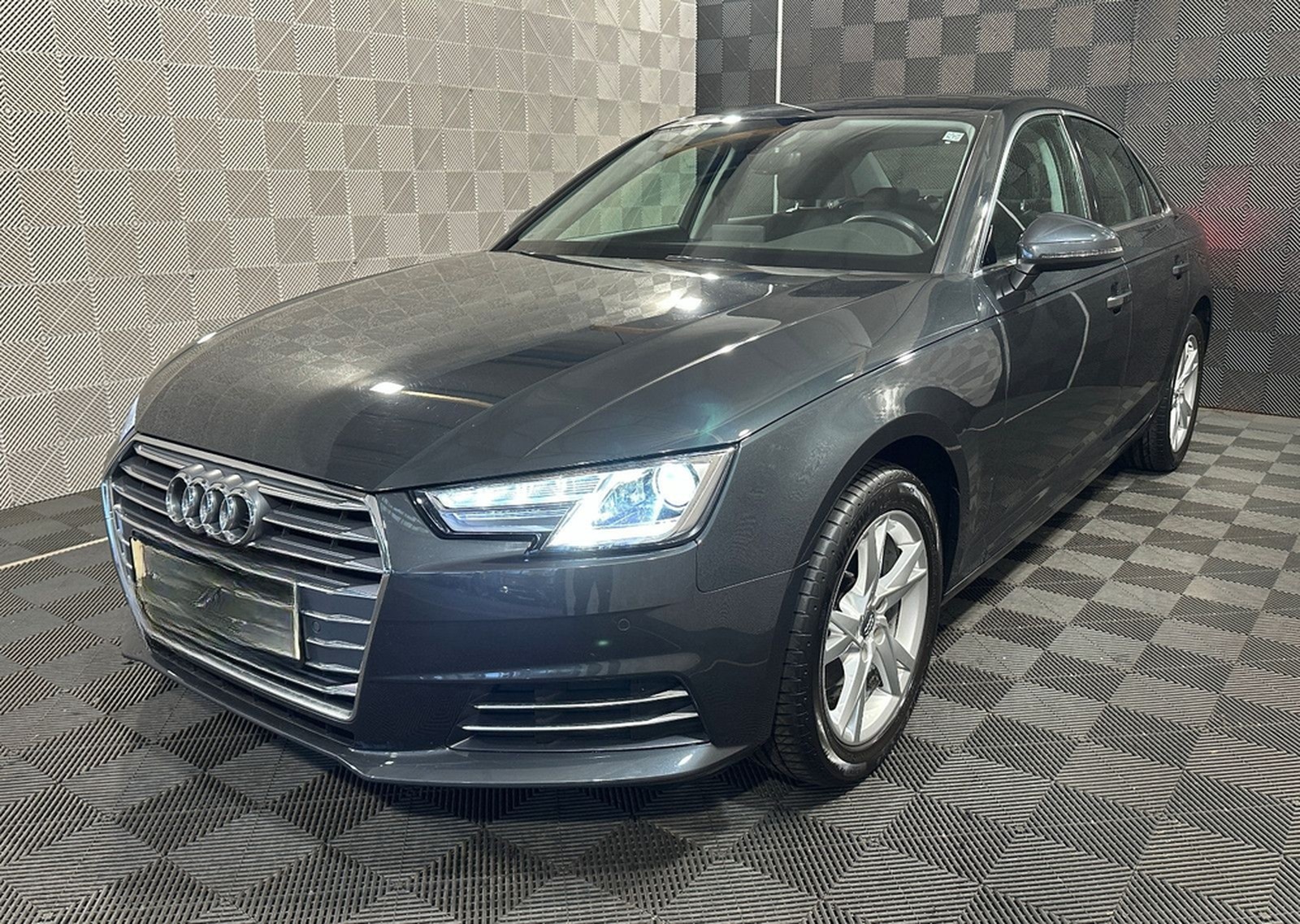 Audi A4 Lim. sport*ULTRA*BiXENON-NAV-PDC-SHZ-TEMPO foto 2