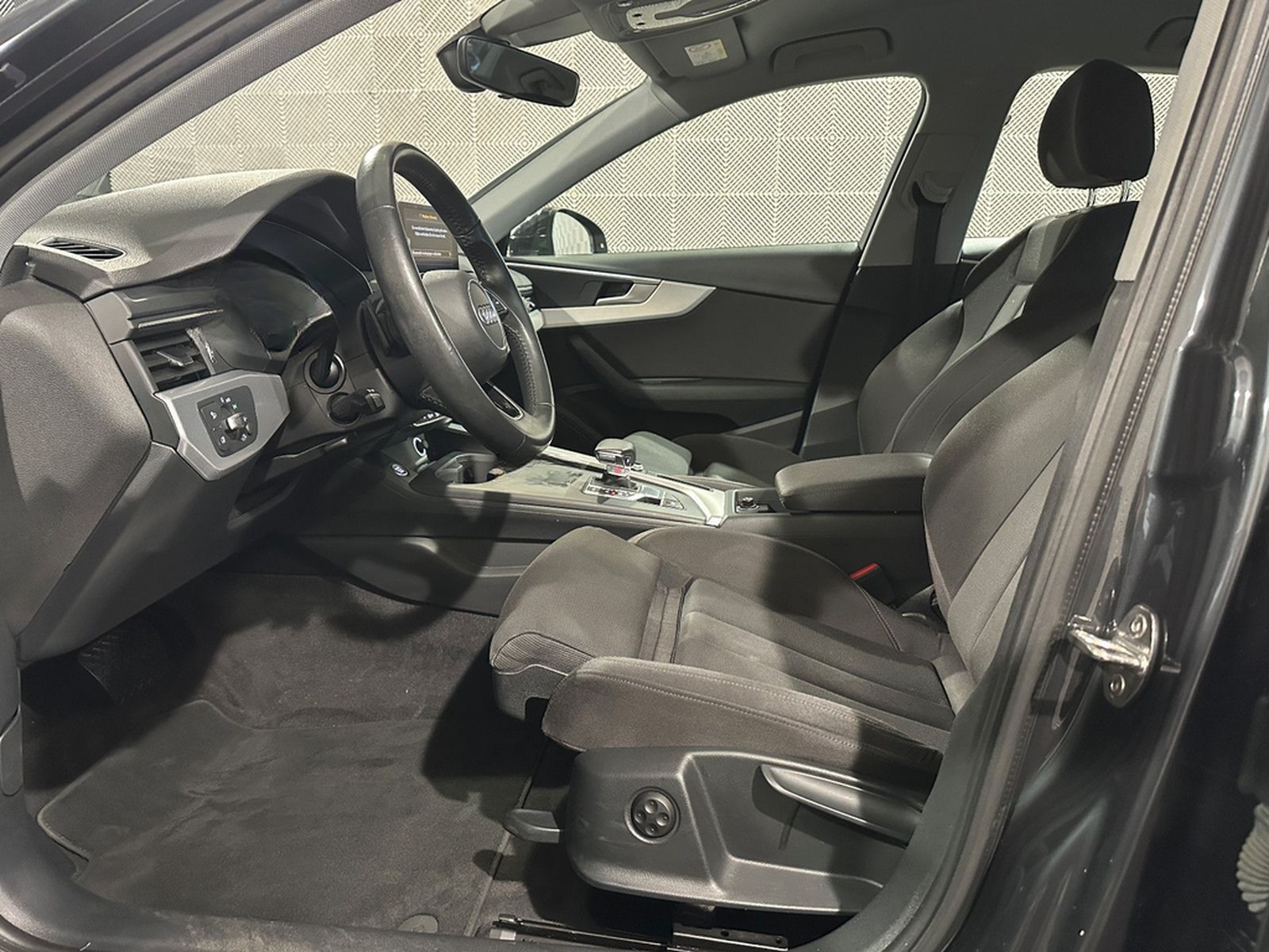 Audi A4 Lim. sport*ULTRA*BiXENON-NAV-PDC-SHZ-TEMPO foto 18