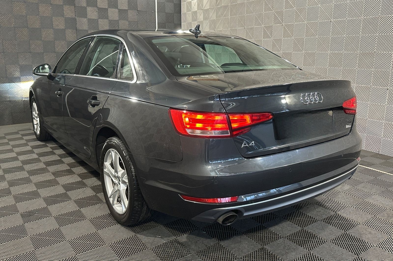 Audi A4 Lim. sport*ULTRA*BiXENON-NAV-PDC-SHZ-TEMPO foto 3