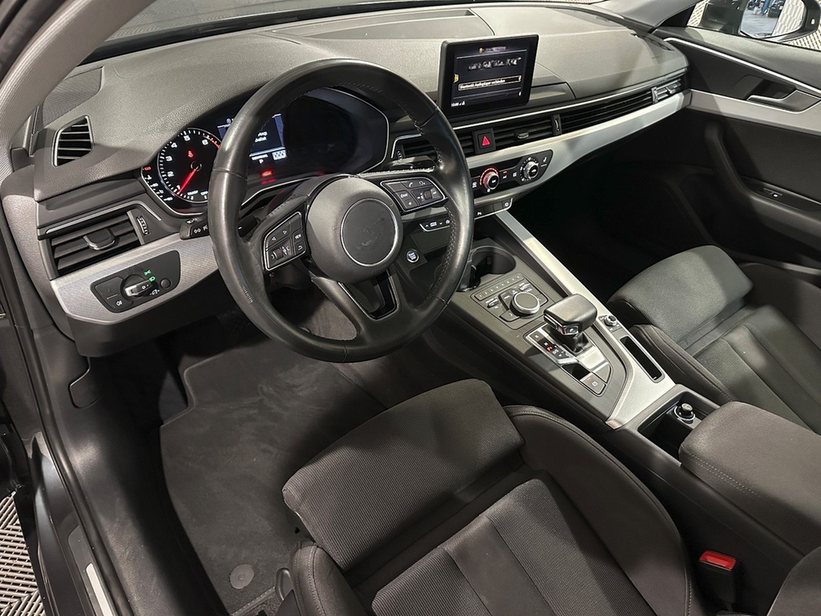 Audi A4 Lim. sport*ULTRA*BiXENON-NAV-PDC-SHZ-TEMPO foto 26