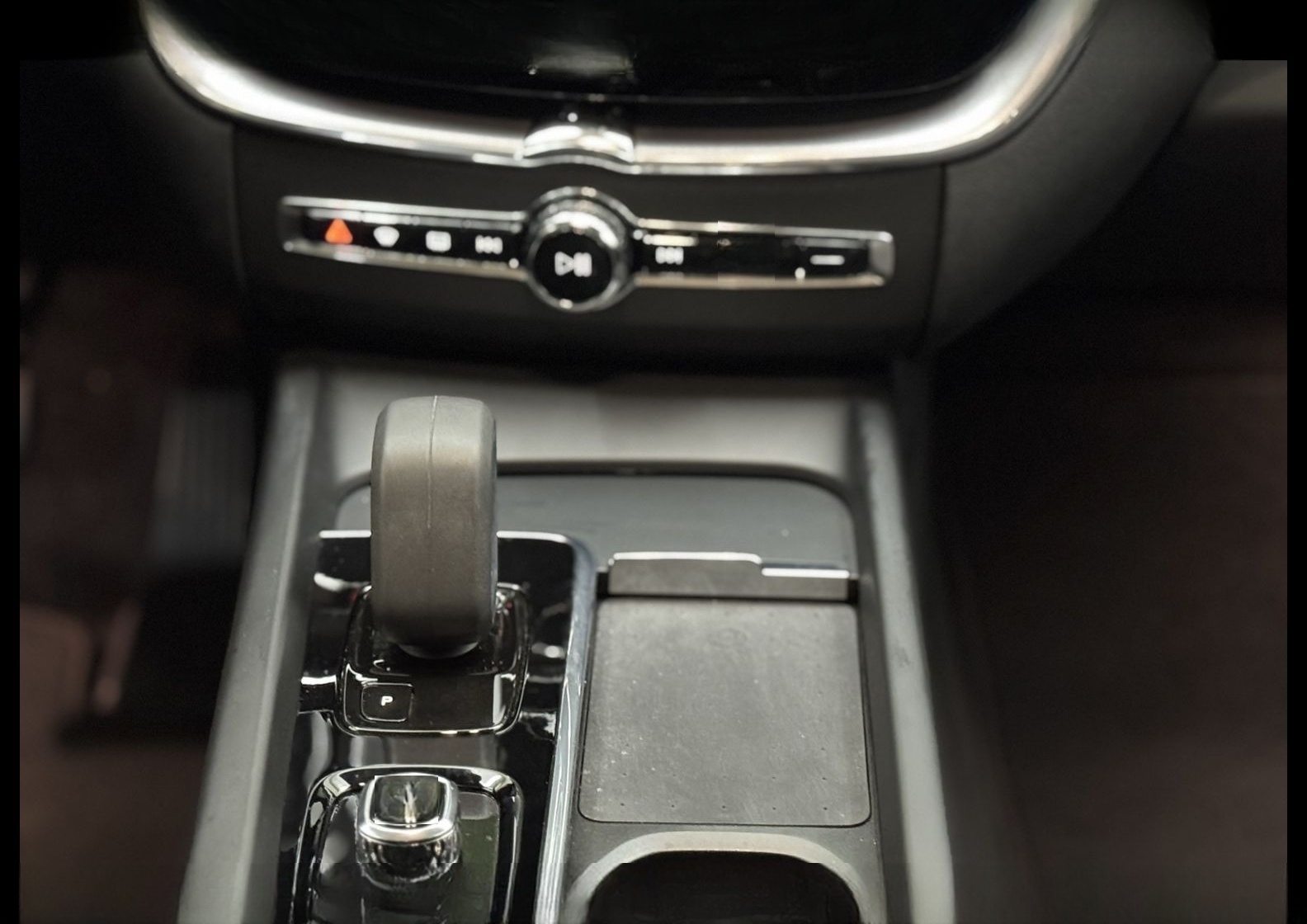 Volvo XC60 B4 D Momentum *LED*AHK*ACC*KAM*MJ2022*19Z* foto 20