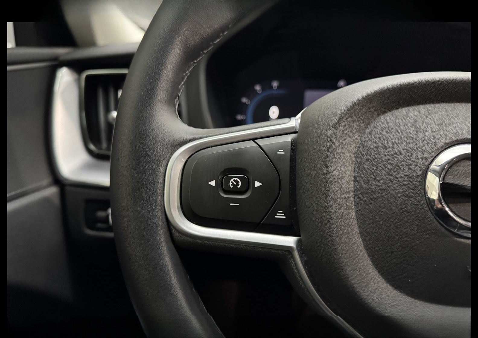 Volvo XC60 B4 D Momentum *LED*AHK*ACC*KAM*MJ2022*19Z* foto 21