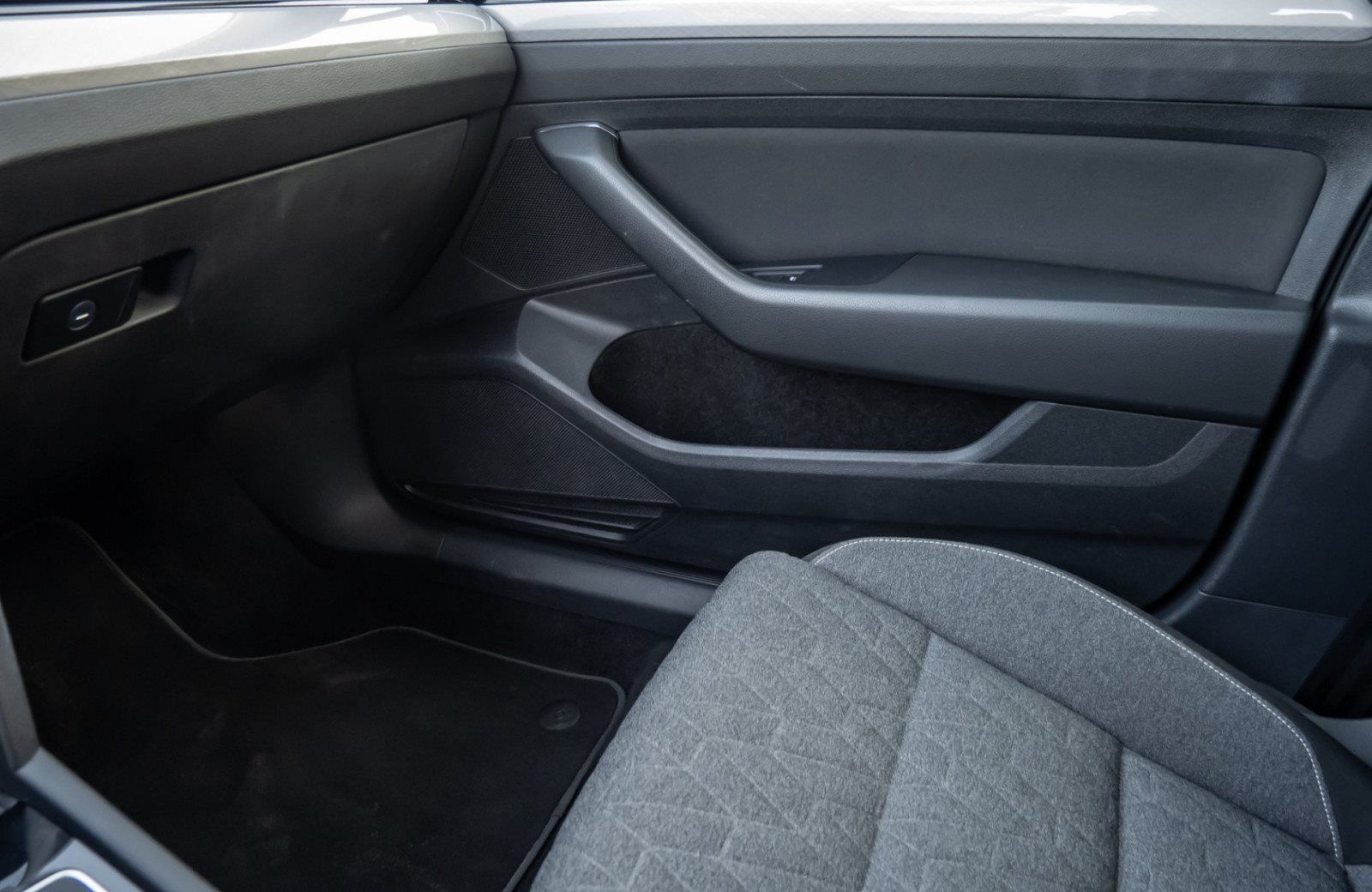 Volkswagen Passat Variant BUSINESS TDI DSG+ALU 16+LED+ACC+A foto 15