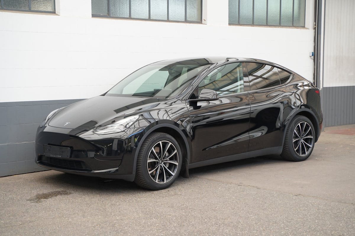 Tesla Model Y Standard Range RWD EAP enhanced autopil