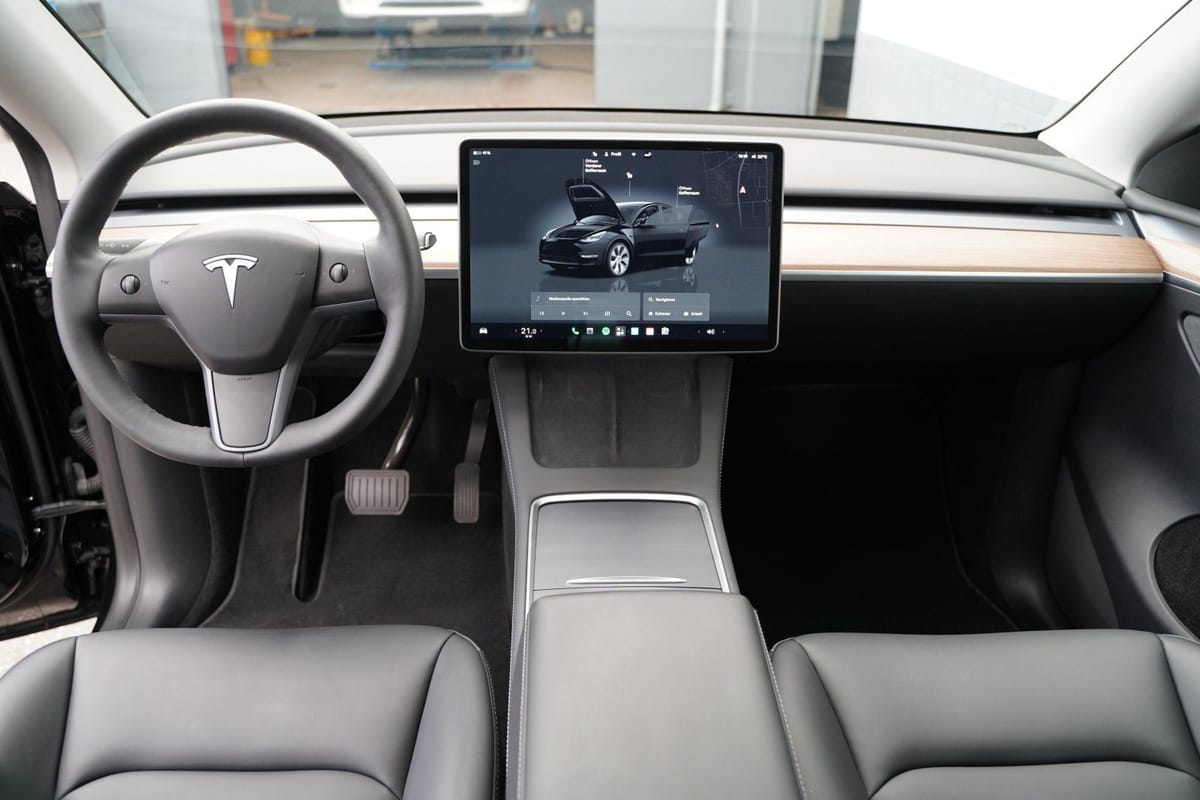Tesla Model Y Standard Range RWD EAP enhanced autopil foto 2