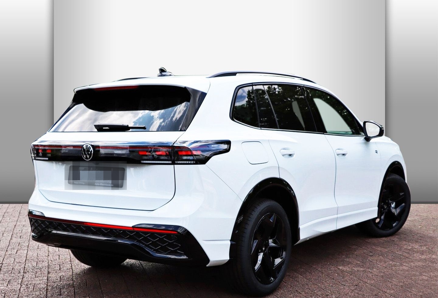 Volkswagen Tiguan R-Line 1.5 eTSI OPF DSG AHK/PANO/IQ.LIGHT foto 2