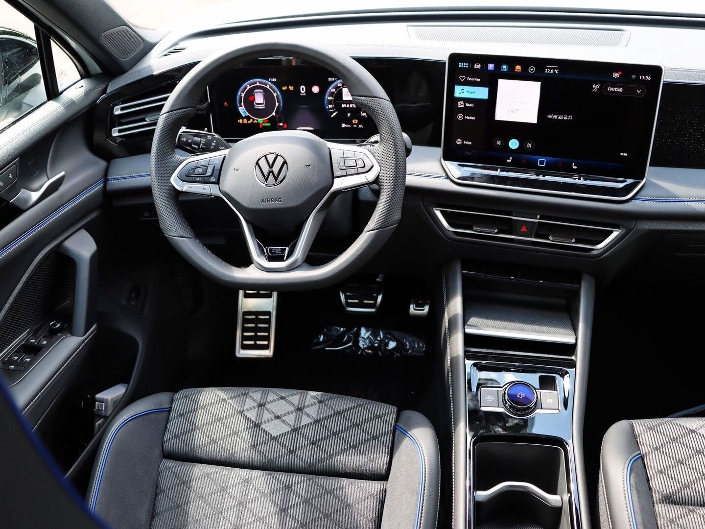 Volkswagen Tiguan R-Line 1.5 eTSI OPF DSG AHK/PANO/IQ.LIGHT foto 5