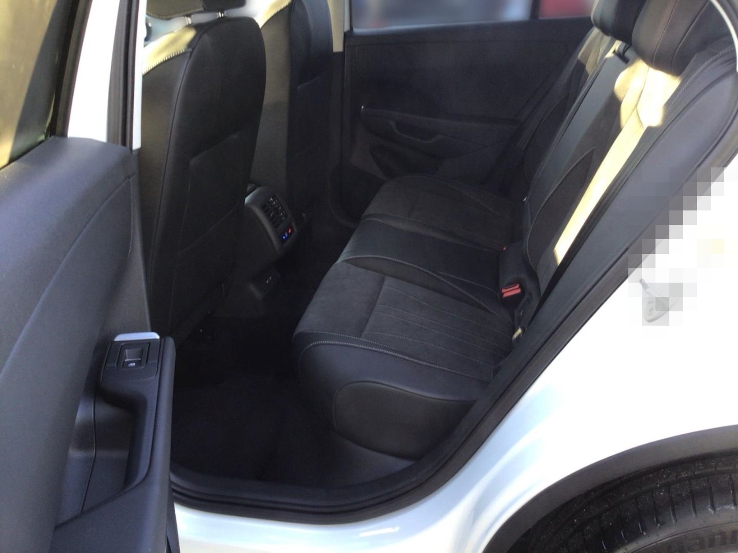 Volkswagen T-Roc 1.5 eTSI 85 kW Style HUD AHK-el. klappb. N foto 11