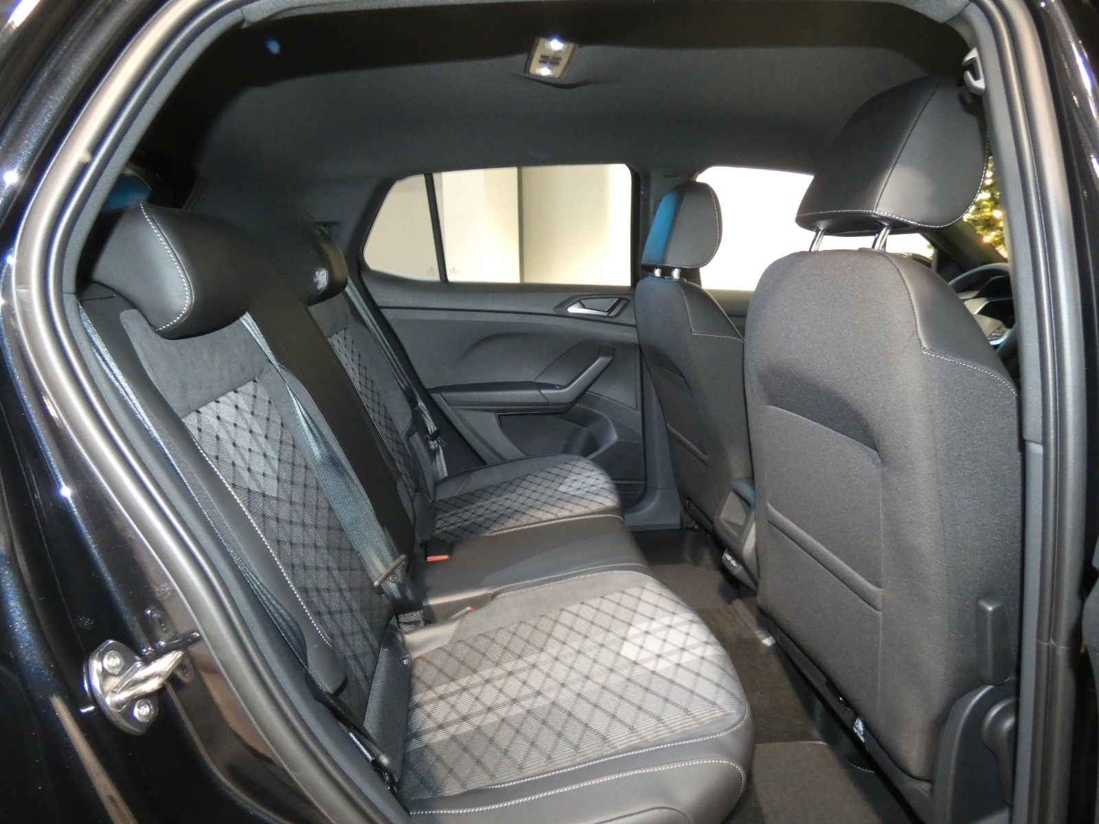 Volkswagen T-Cross 1.0 TSI R-Line DSG AHK NAVI KAMERA foto 13