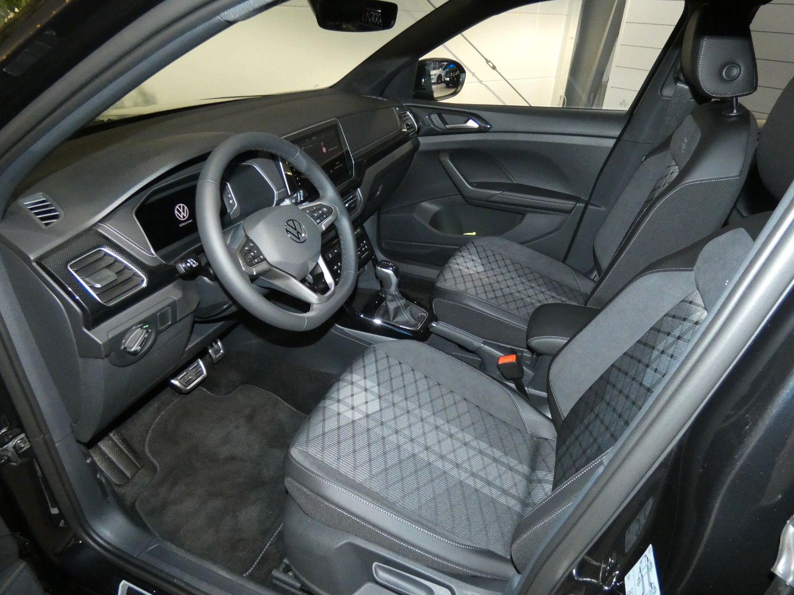 Volkswagen T-Cross 1.0 TSI R-Line DSG AHK NAVI KAMERA foto 8