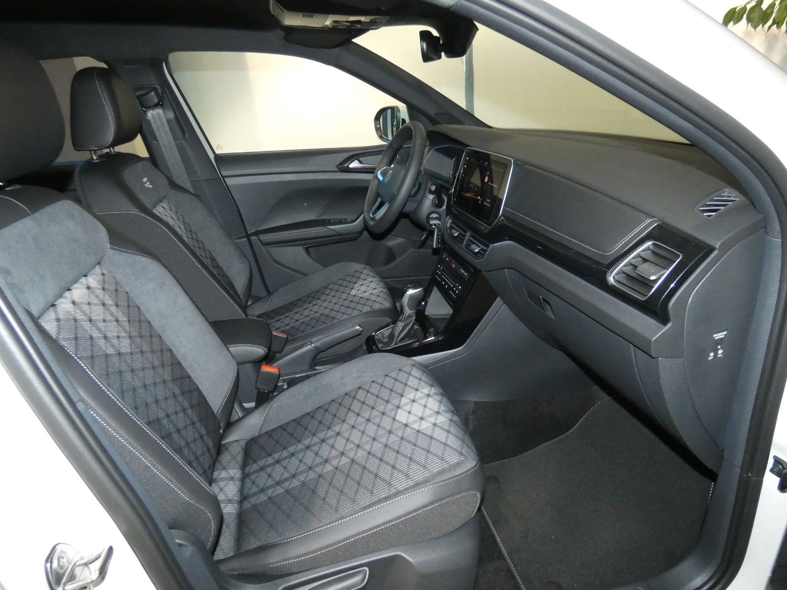 Volkswagen T-Cross 1.0 TSI R-Line DSG AHK NAVI KAMERA foto 15
