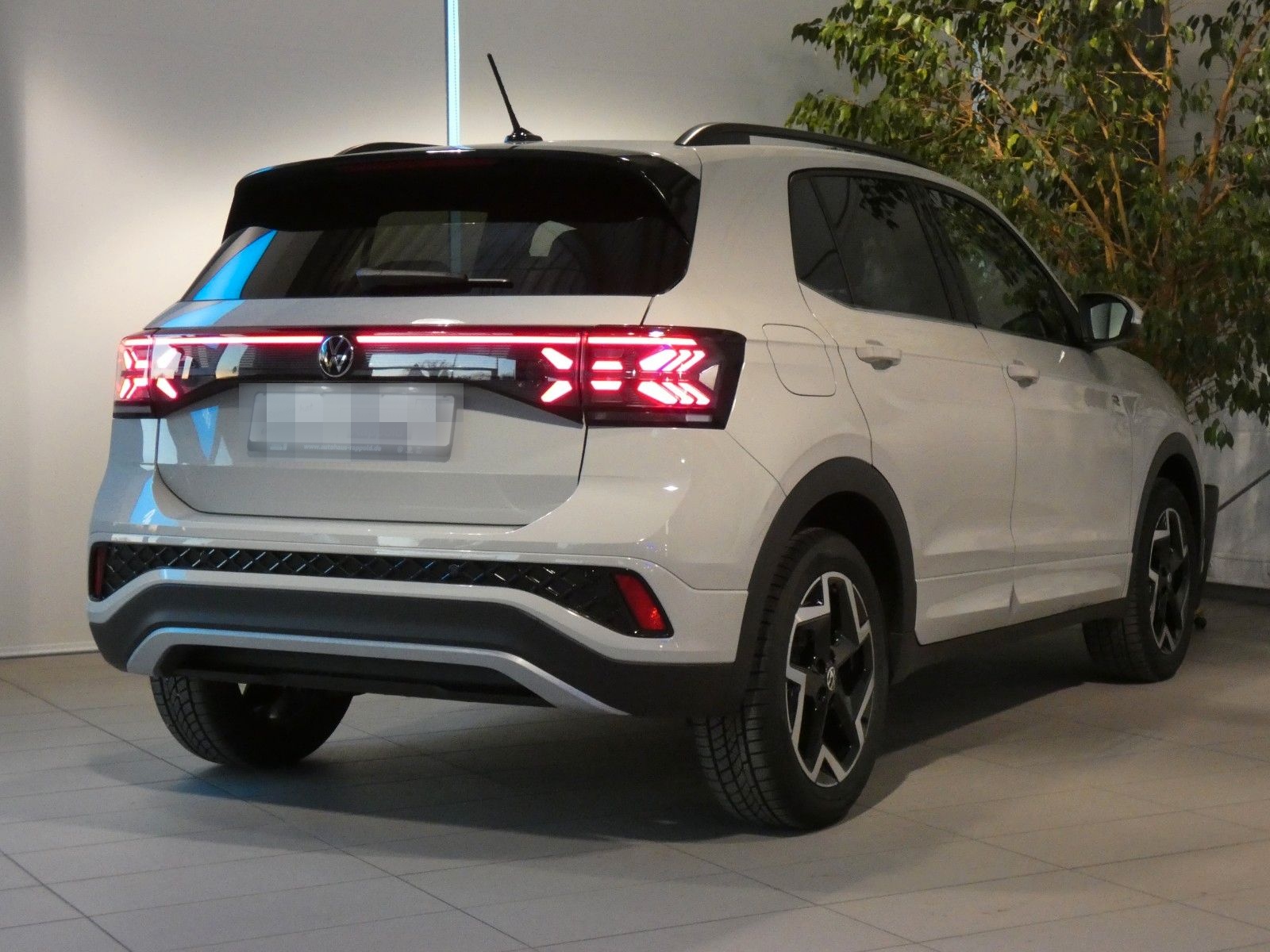 Volkswagen T-Cross 1.0 TSI R-Line DSG AHK NAVI KAMERA foto 4