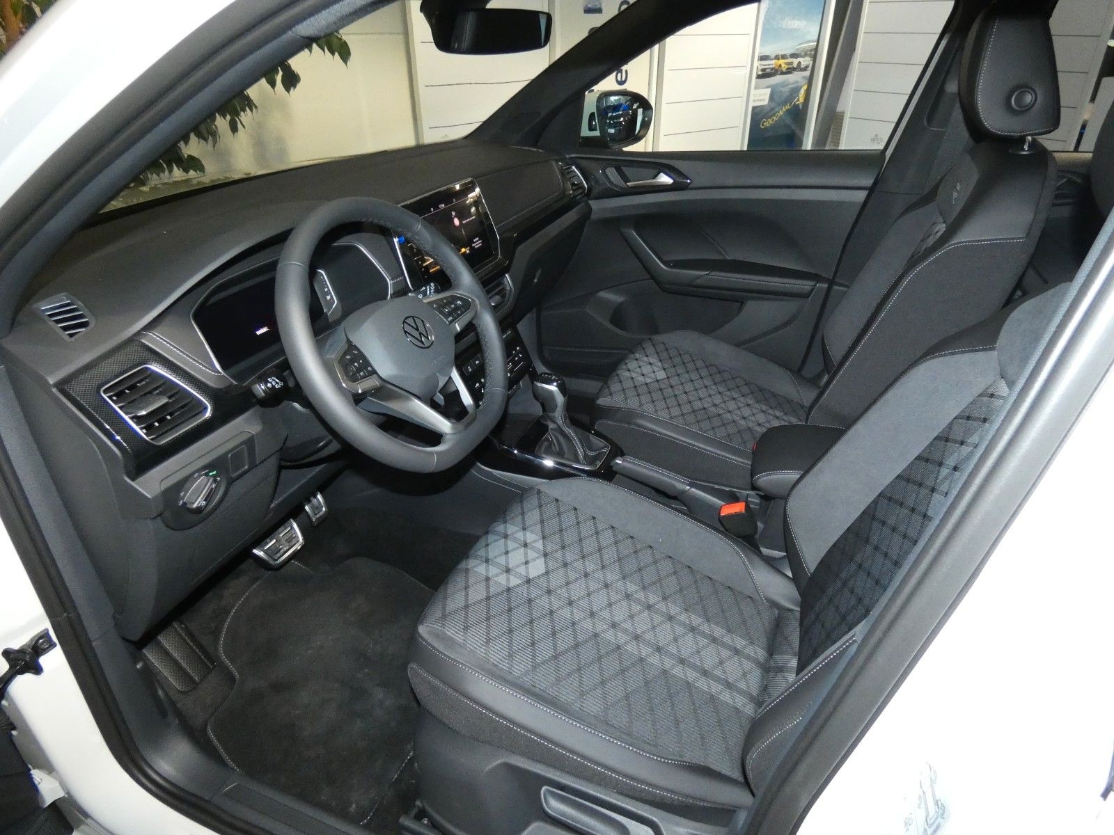 Volkswagen T-Cross 1.0 TSI R-Line DSG AHK NAVI KAMERA foto 8