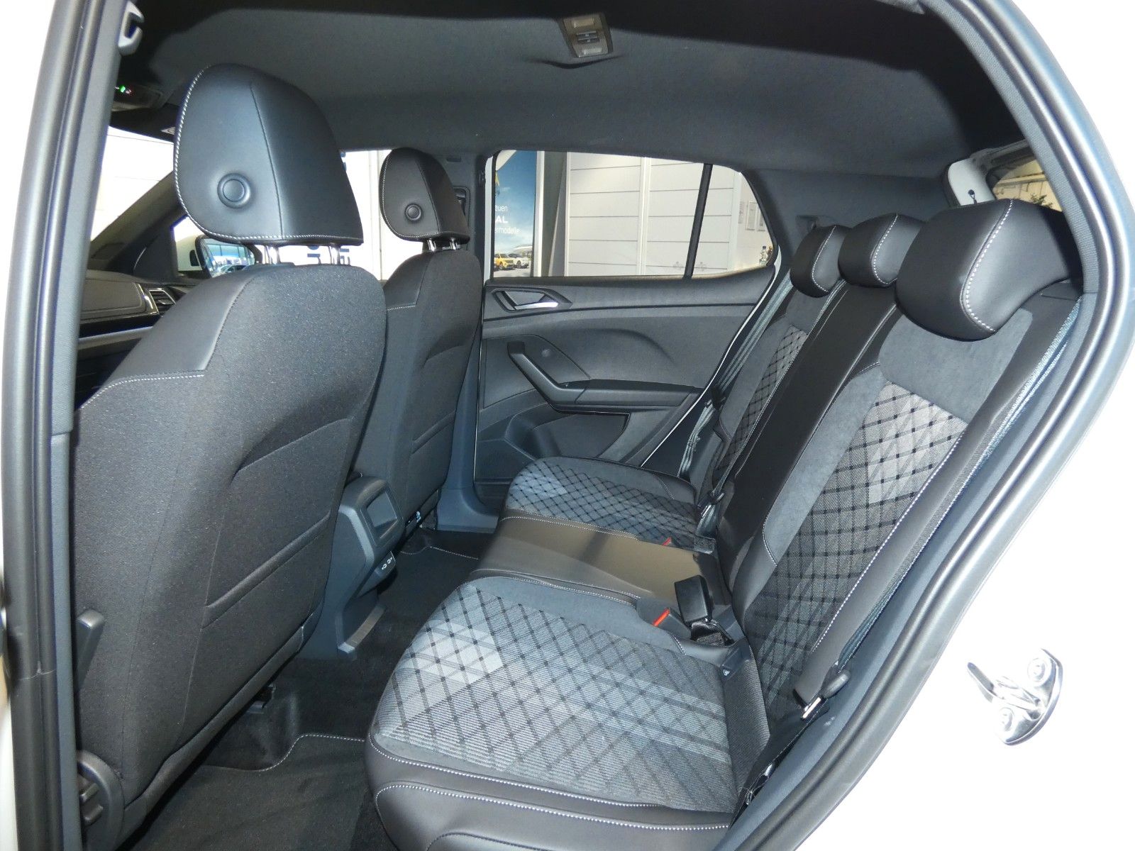 Volkswagen T-Cross 1.0 TSI R-Line DSG AHK NAVI KAMERA foto 9
