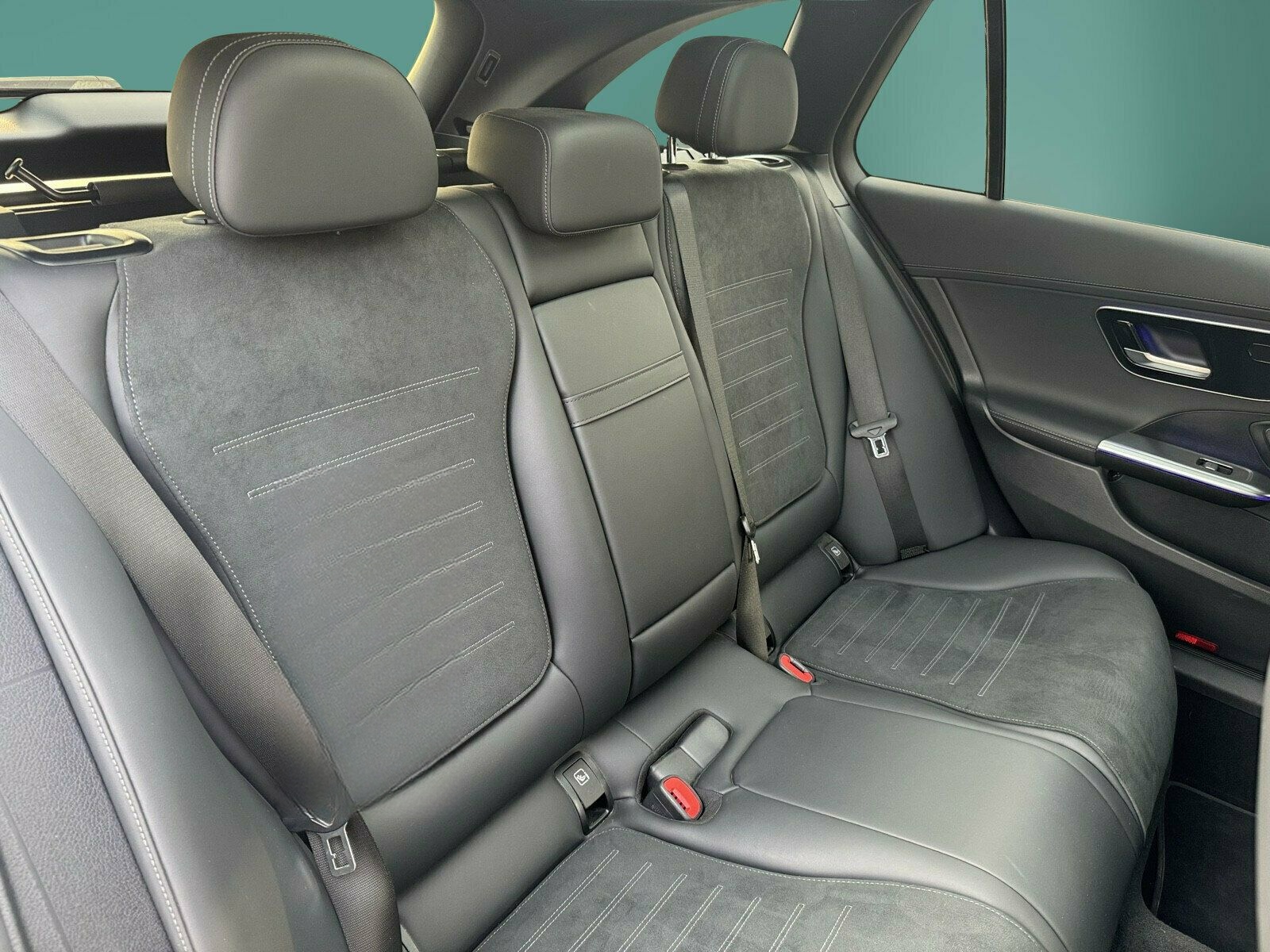 Mercedes-Benz C 300 d T AMG+NIGHT+AHK+DISTRONIC+PANO+360°+HUD foto 18