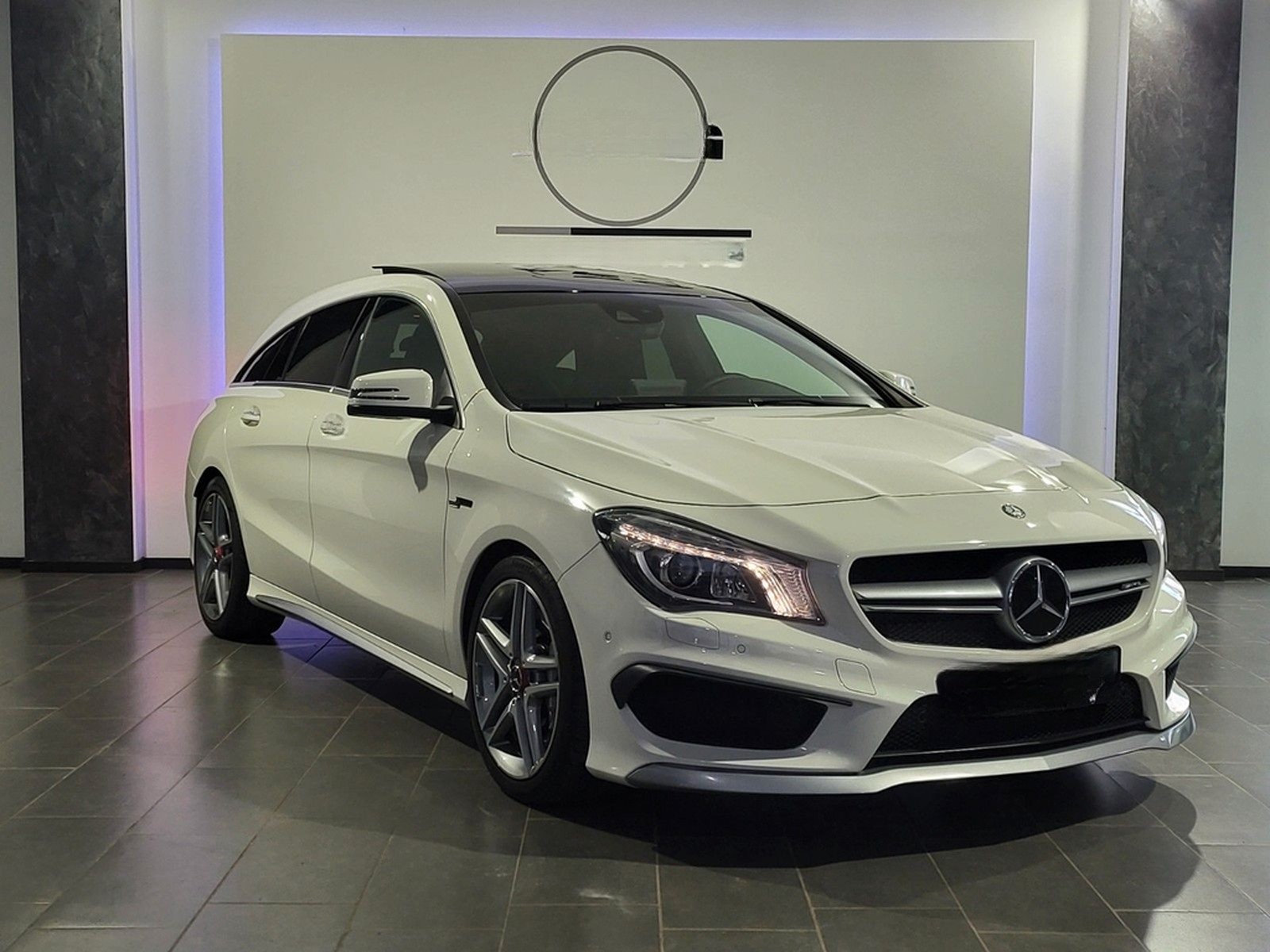 Mercedes-Benz CLA Shooting Brake CLA 45 AMG 4Matic foto 3