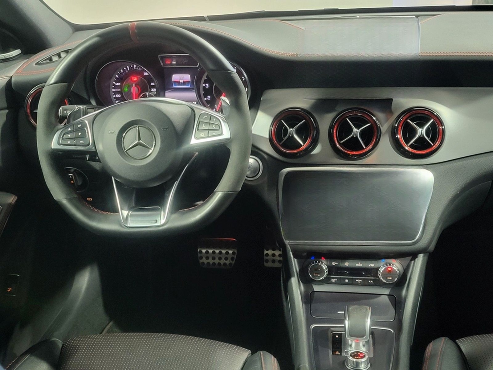 Mercedes-Benz CLA Shooting Brake CLA 45 AMG 4Matic foto 21
