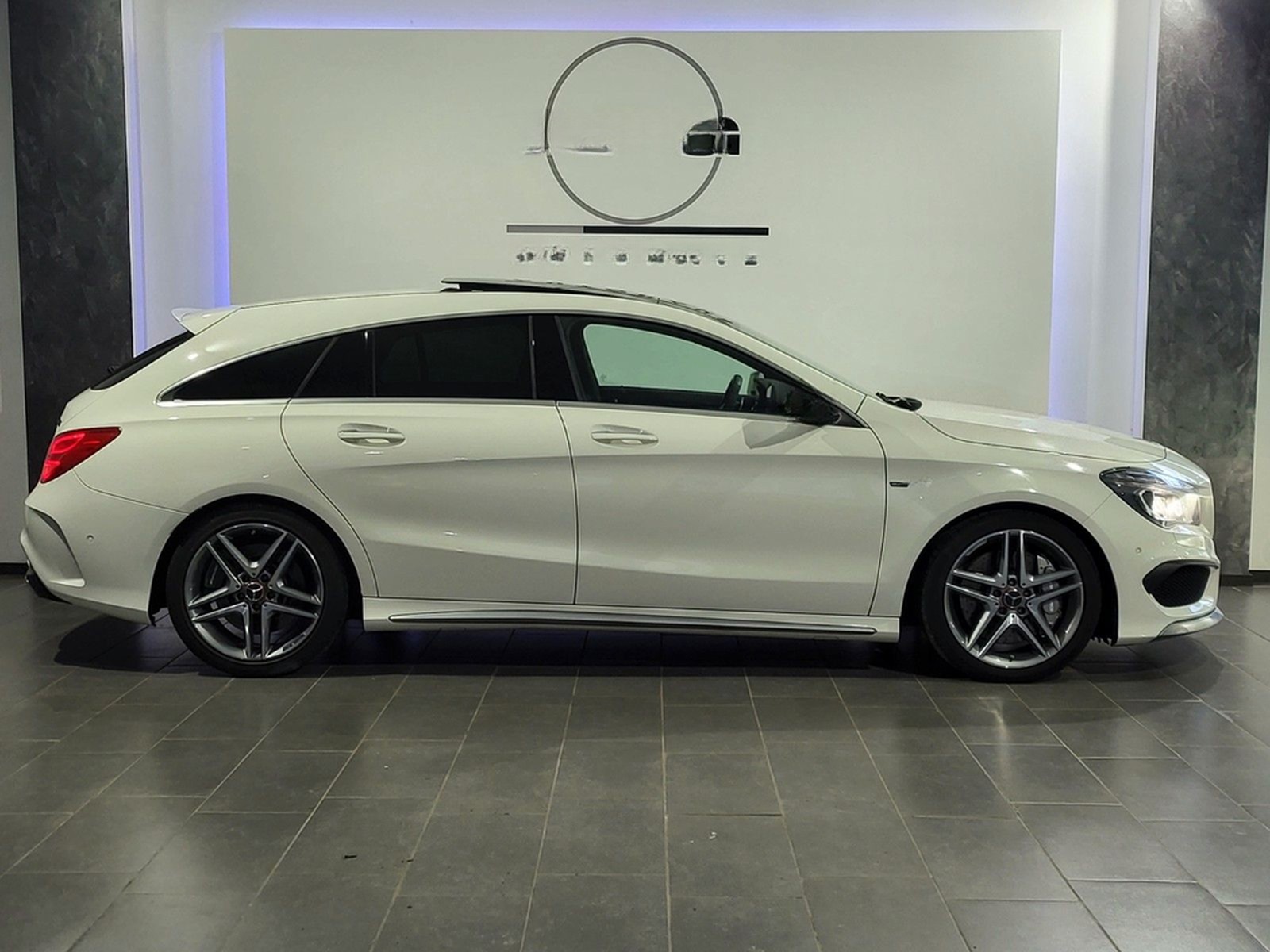 Mercedes-Benz CLA Shooting Brake CLA 45 AMG 4Matic foto 4