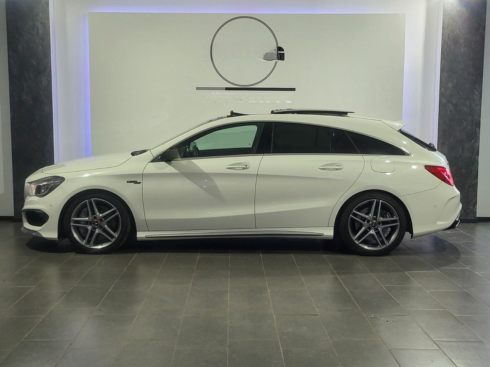 Mercedes-Benz CLA Shooting Brake CLA 45 AMG 4Matic foto 8