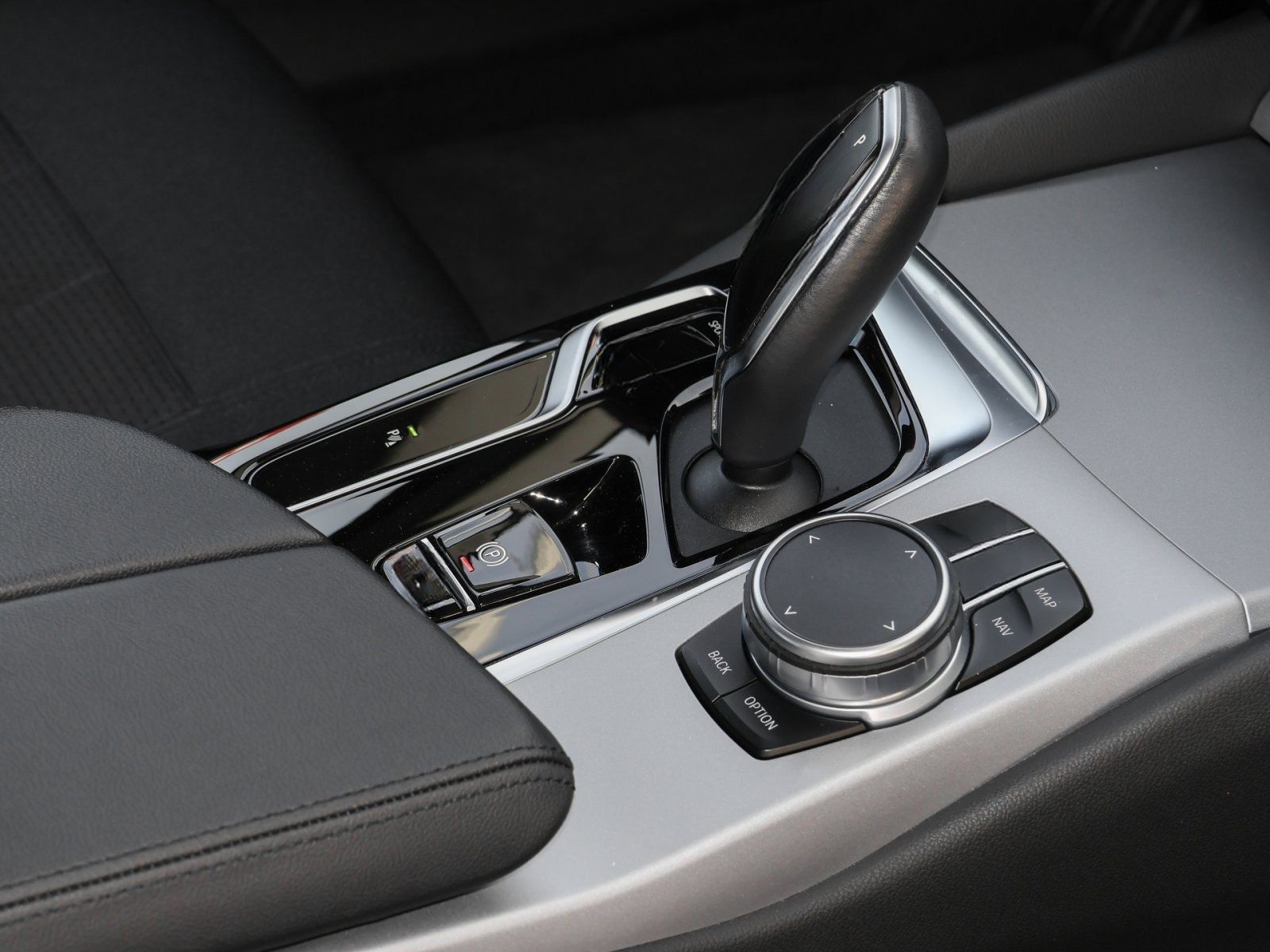 BMW 520d xDrive BusinessPaket/AHK/M Fahrwerk/ foto 7