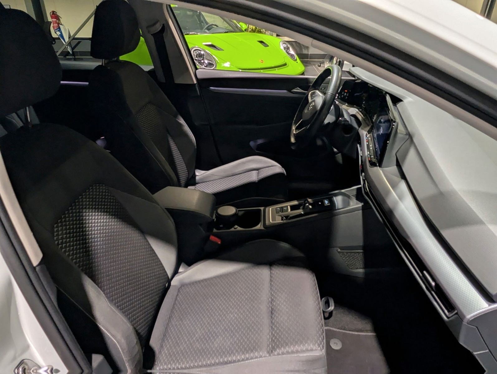 Volkswagen Golf 2.0 TDI SCR DSG Active AHK Navi LED foto 11